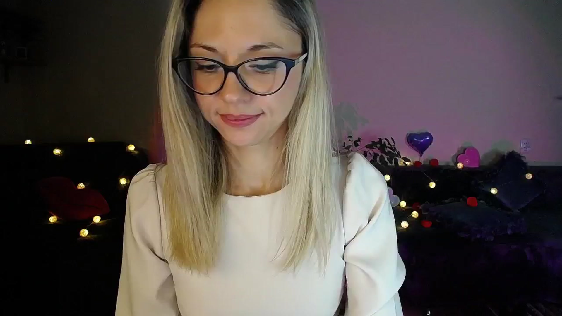 Gallery image thumbnail from Sunshine_alis's myfreecams stream on, 10/09/2025, 19:46 image 1 of 20