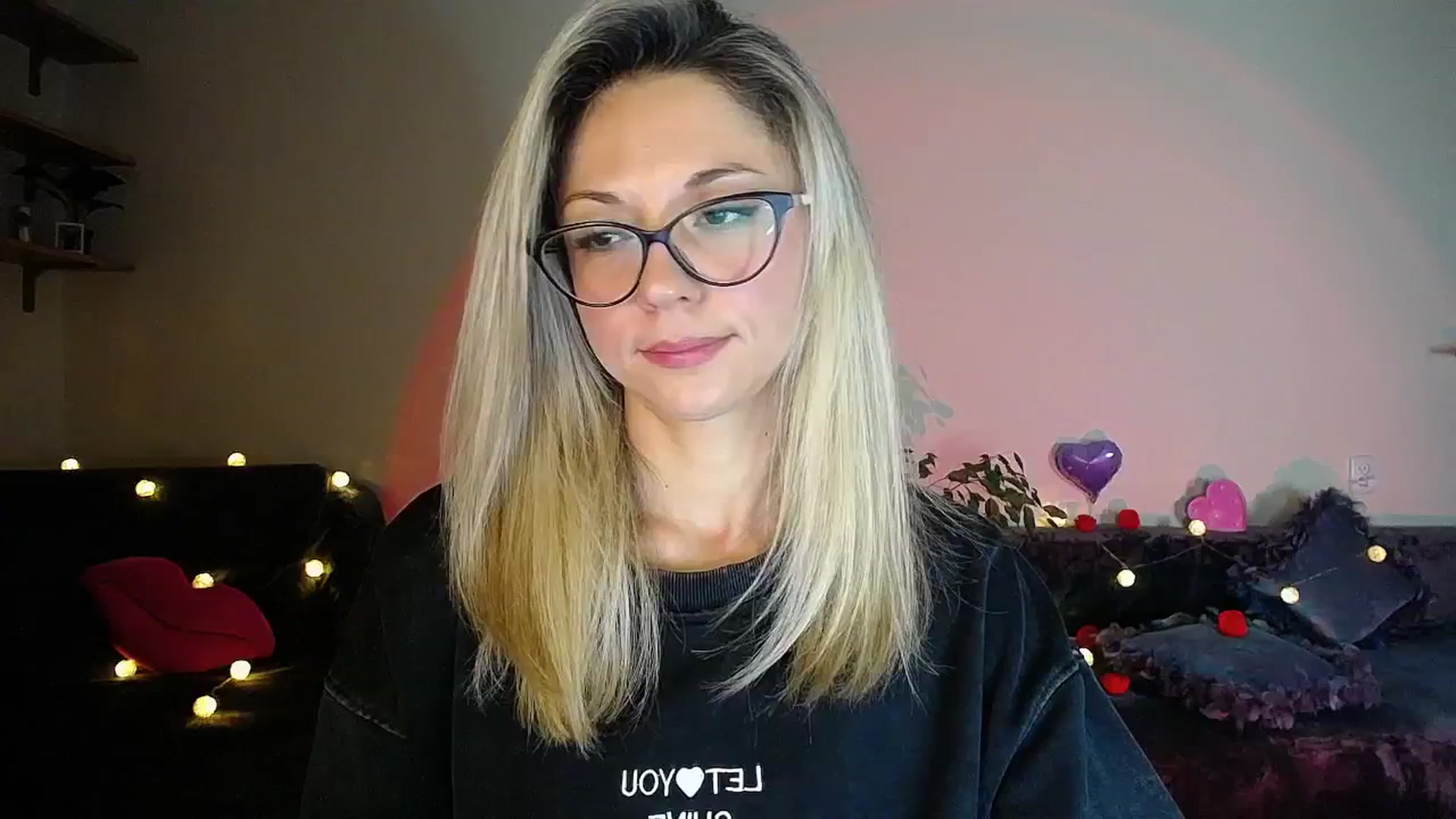 Gallery image thumbnail from Sunshine_alis's myfreecams stream on, 10/10/2025, 18:47 image 10 of 20
