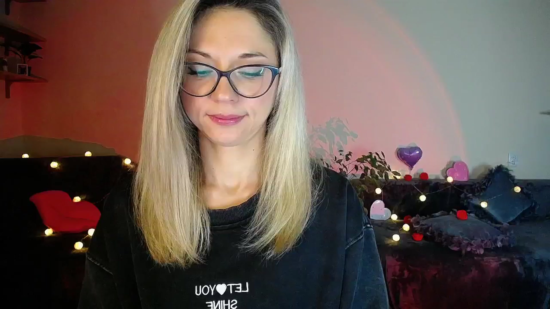 Gallery image thumbnail from Sunshine_alis's myfreecams stream on, 10/10/2025, 19:56 image 7 of 20