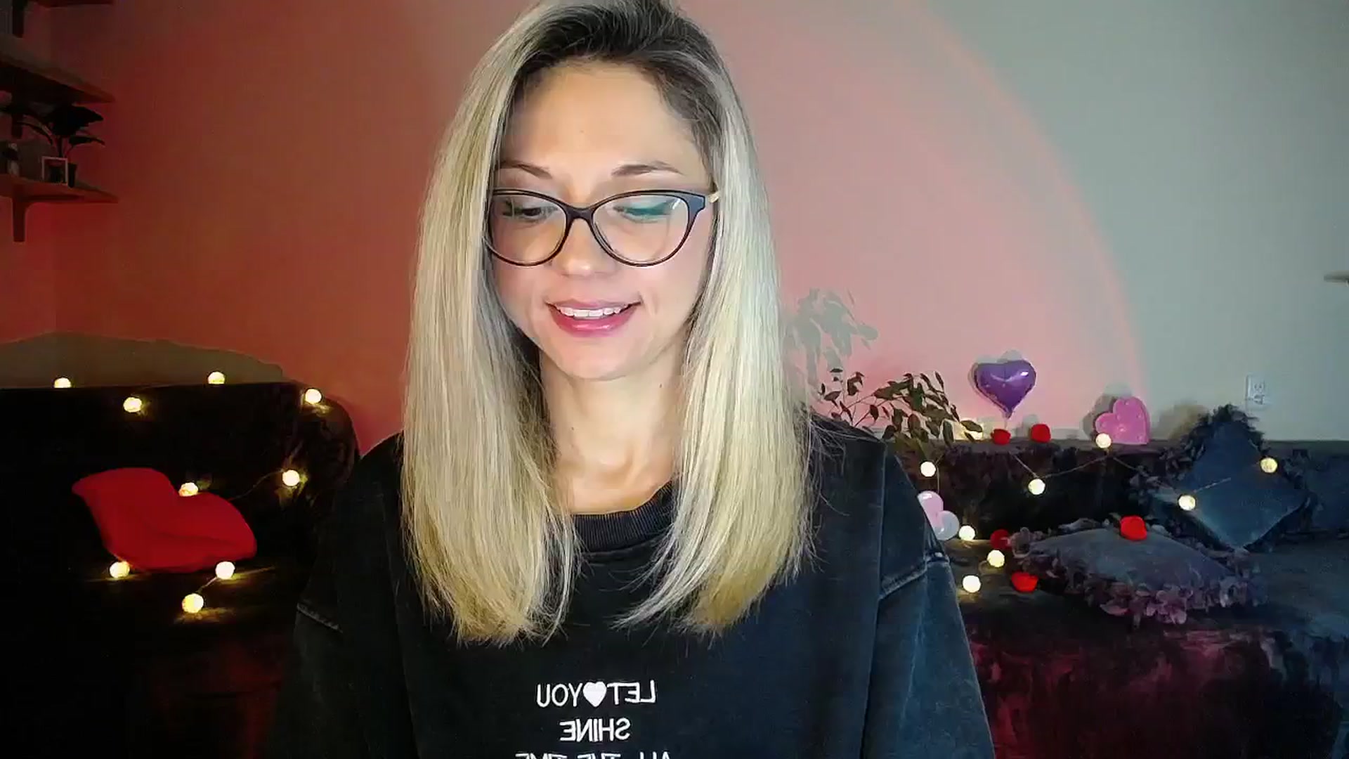 Gallery image thumbnail from Sunshine_alis's myfreecams stream on, 10/10/2025, 19:56 image 19 of 20