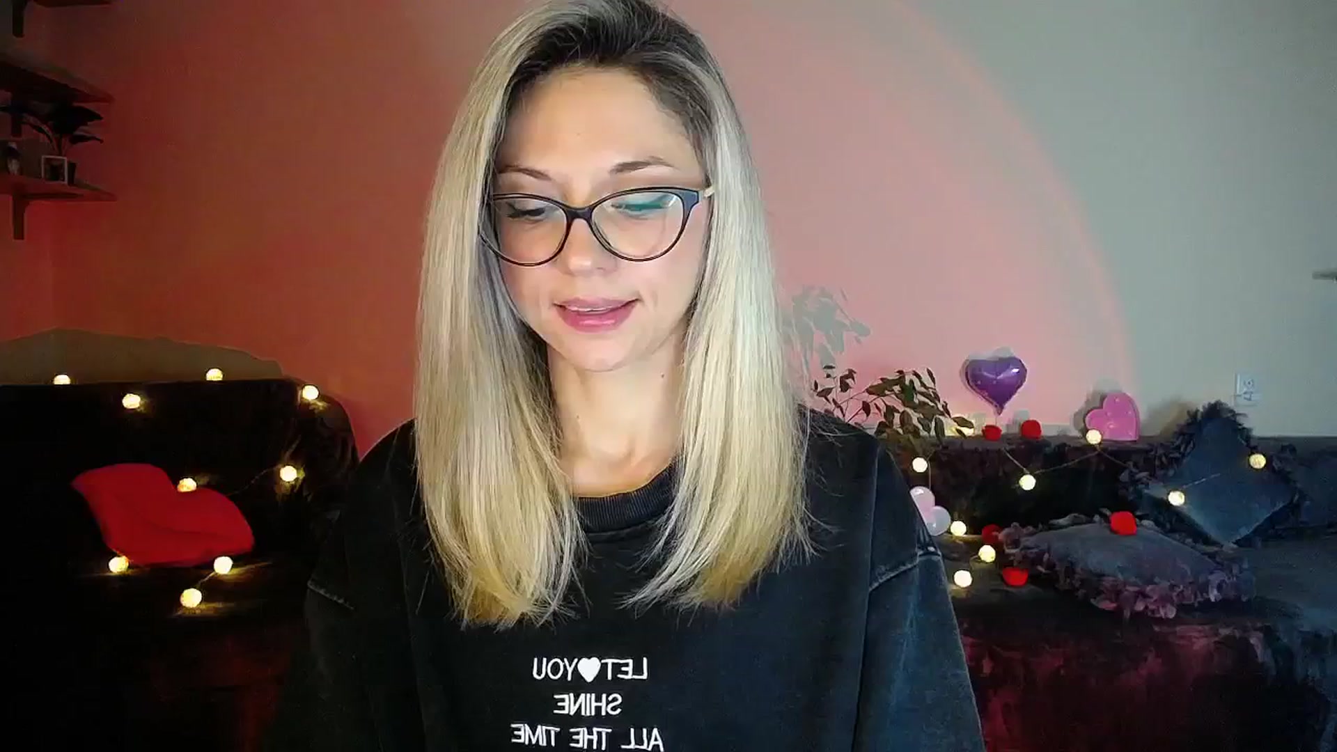 Gallery image thumbnail from Sunshine_alis's myfreecams stream on, 10/10/2025, 19:56 image 17 of 20