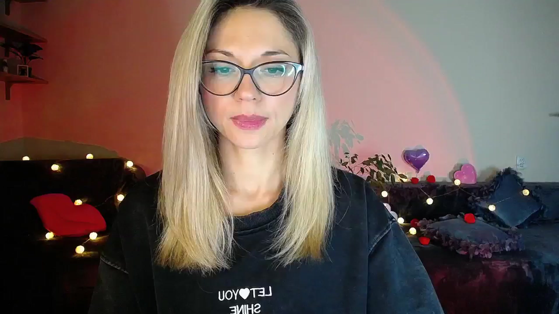 Gallery image thumbnail from Sunshine_alis's myfreecams stream on, 10/10/2025, 19:56 image 5 of 20