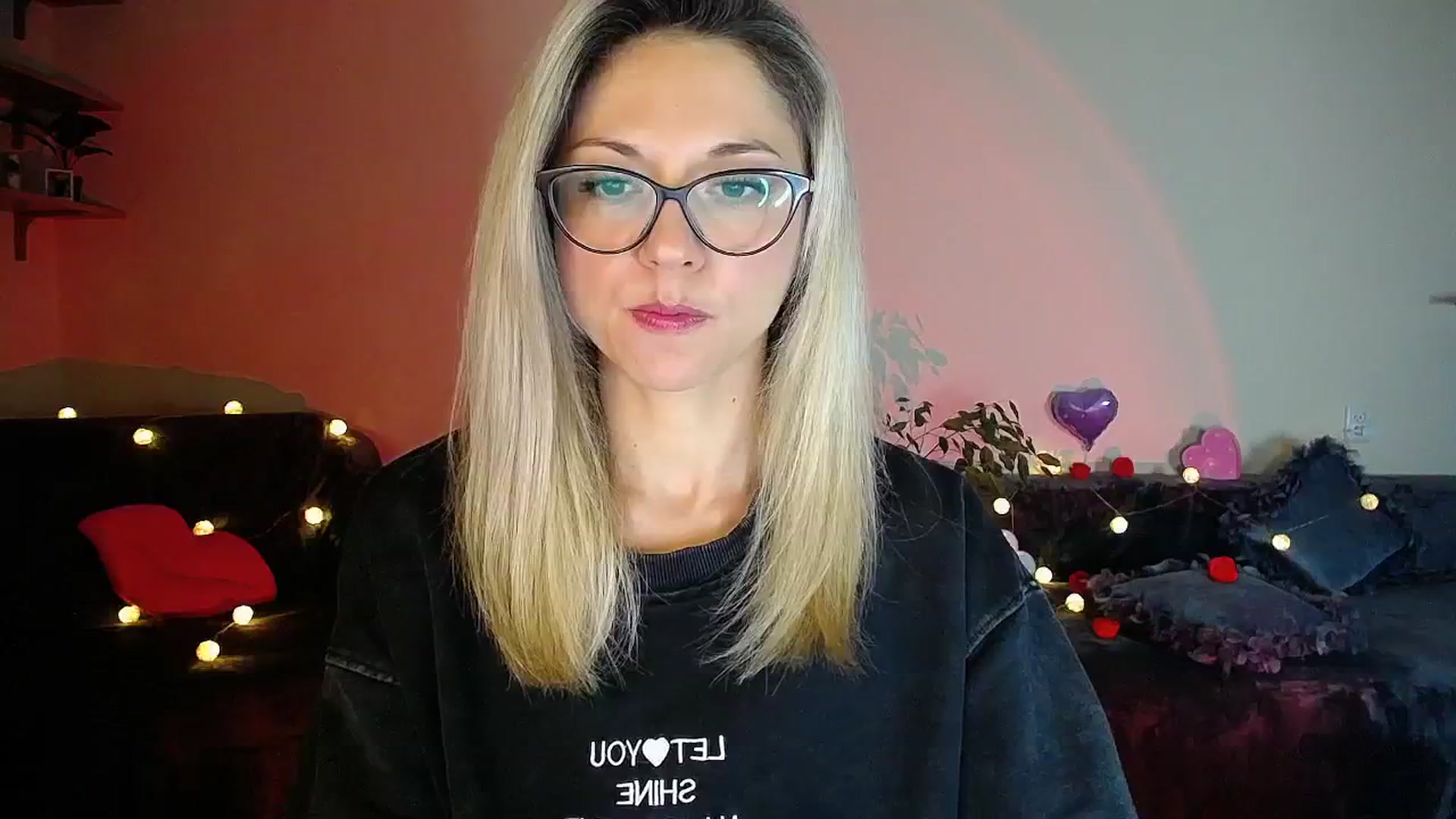 Gallery image thumbnail from Sunshine_alis's myfreecams stream on, 10/10/2025, 19:56 image 3 of 20