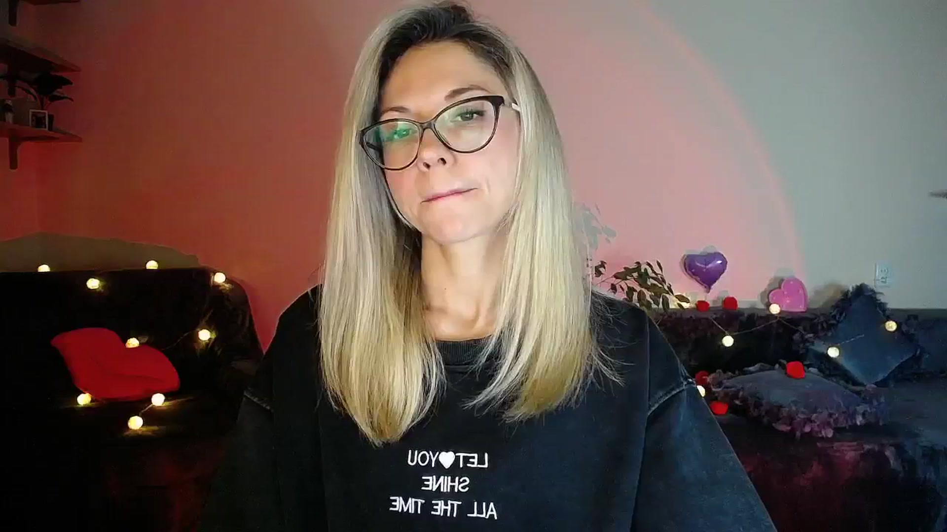 Gallery image thumbnail from Sunshine_alis's myfreecams stream on, 10/10/2025, 19:56 image 16 of 20