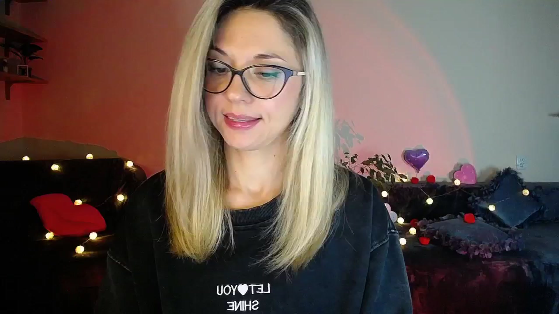 Gallery image thumbnail from Sunshine_alis's myfreecams stream on, 10/10/2025, 19:56 image 10 of 20