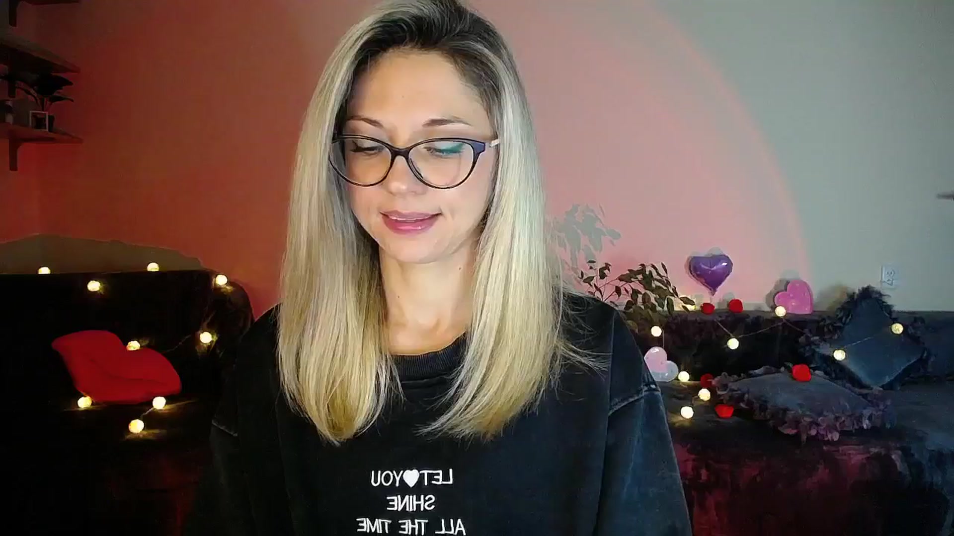 Gallery image thumbnail from Sunshine_alis's myfreecams stream on, 10/10/2025, 19:56 image 15 of 20