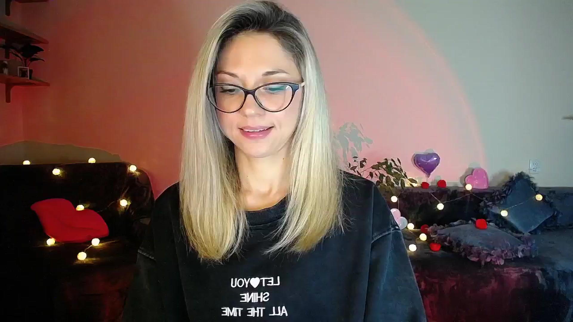 Gallery image thumbnail from Sunshine_alis's myfreecams stream on, 10/10/2025, 19:56 image 18 of 20
