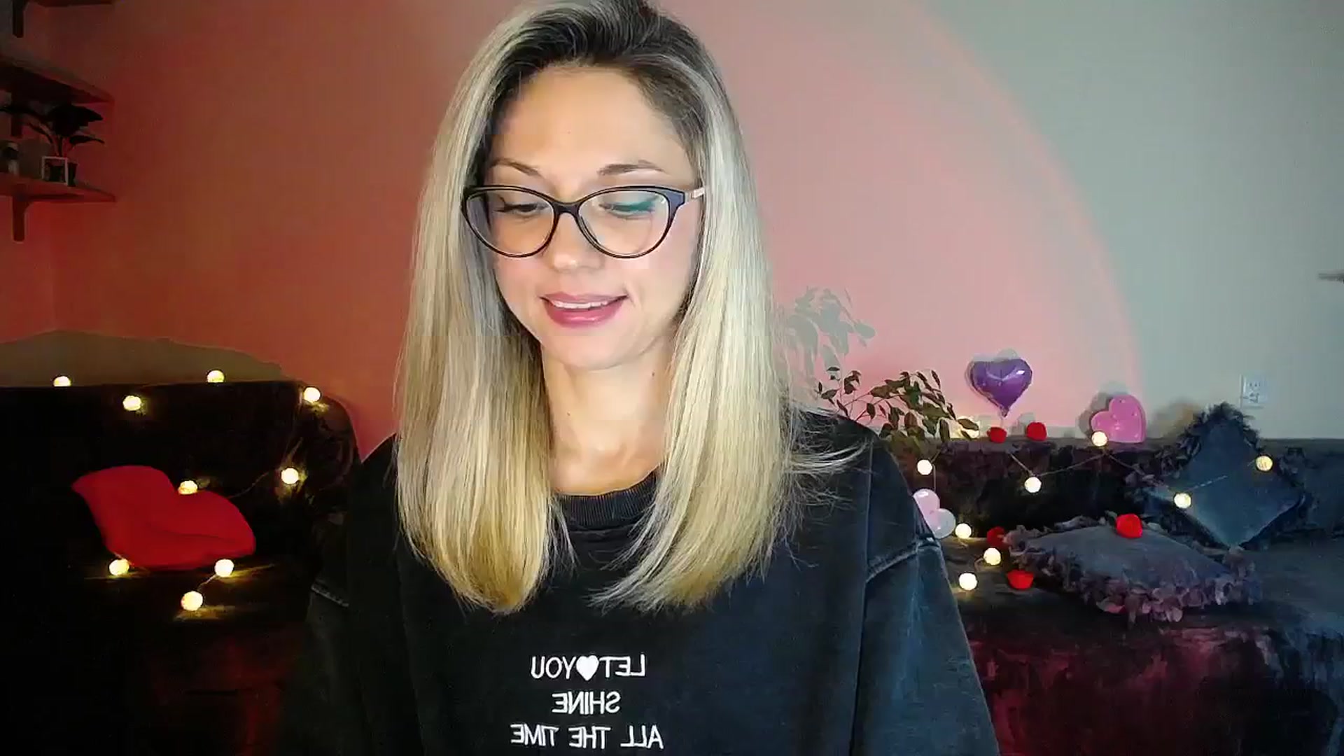 Gallery image thumbnail from Sunshine_alis's myfreecams stream on, 10/10/2025, 19:56 image 14 of 20