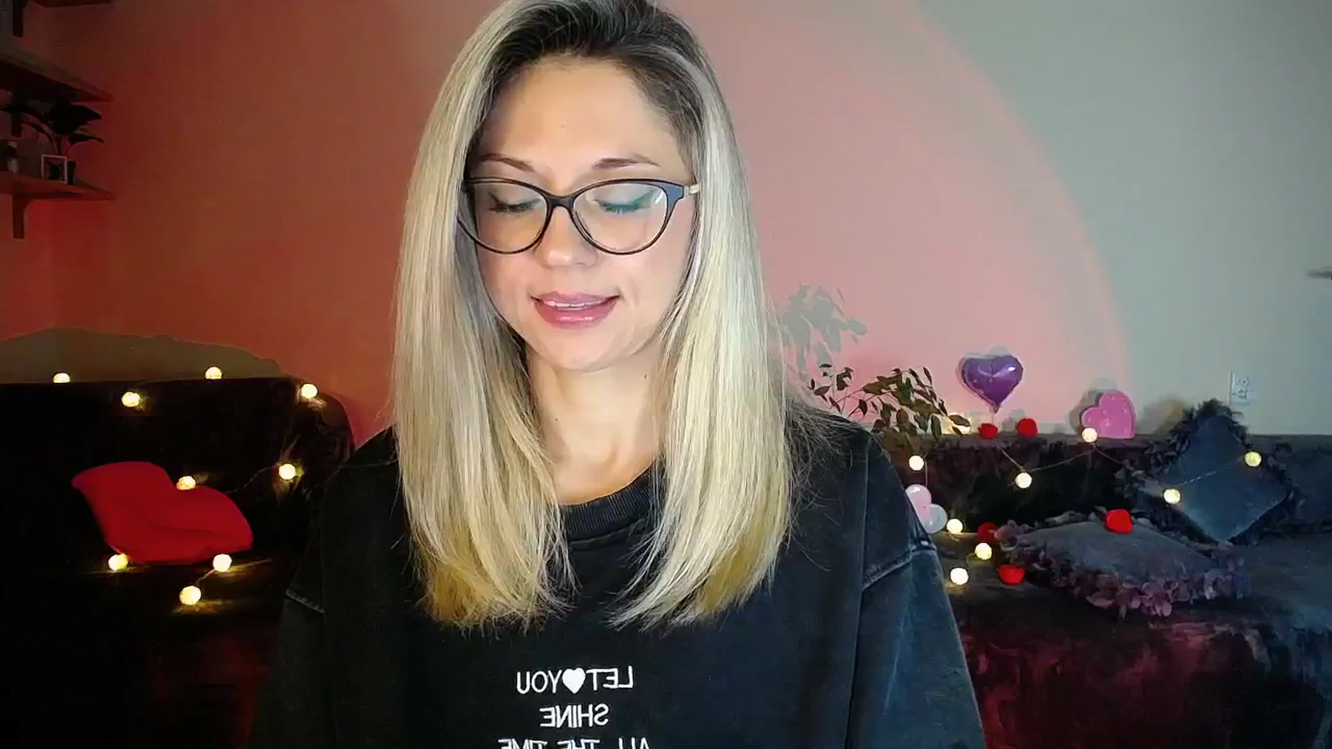 Gallery image thumbnail from Sunshine_alis's myfreecams stream on, 10/10/2025, 19:56 image 13 of 20