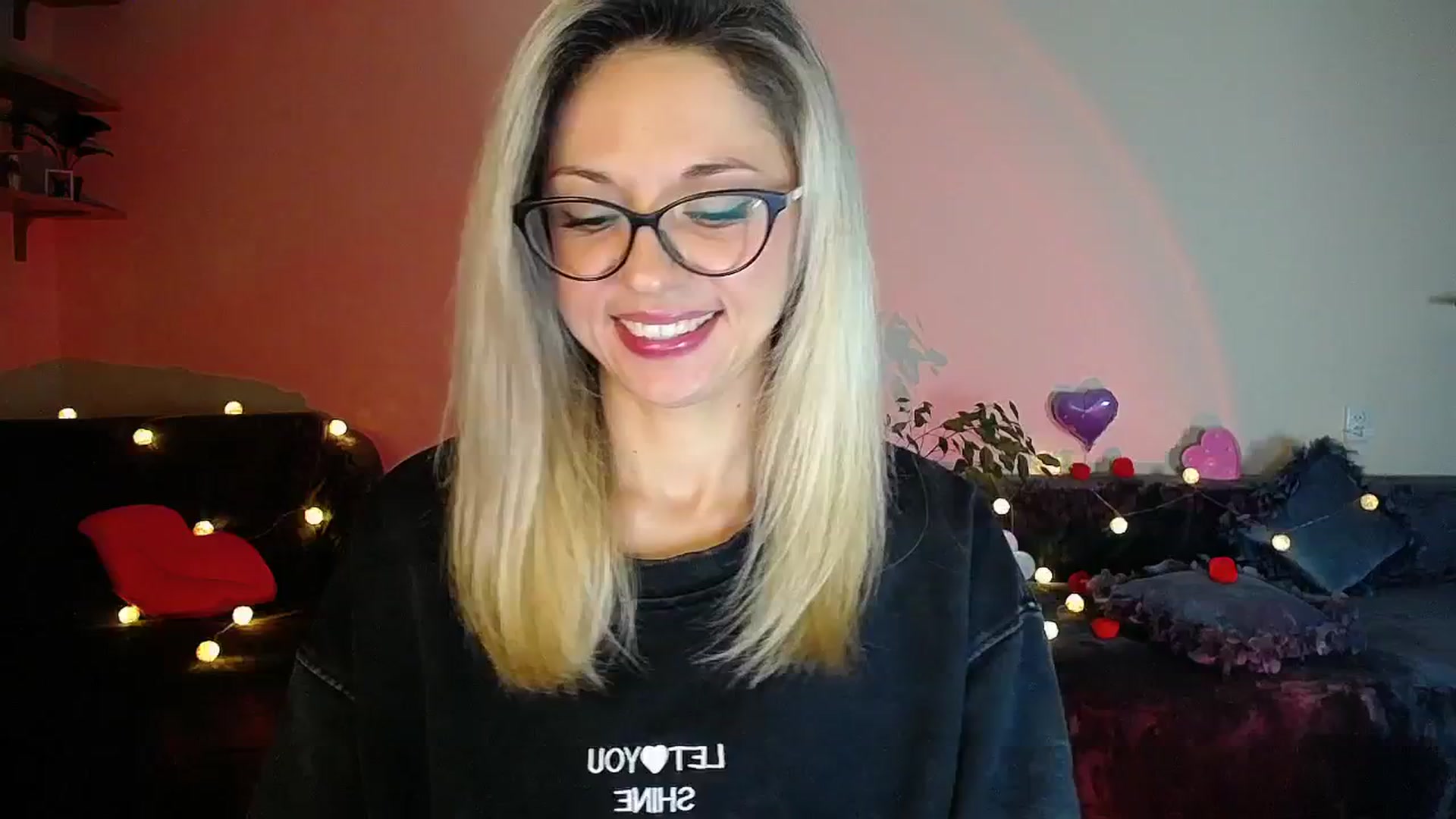 Gallery image thumbnail from Sunshine_alis's myfreecams stream on, 10/10/2025, 19:56 image 4 of 20