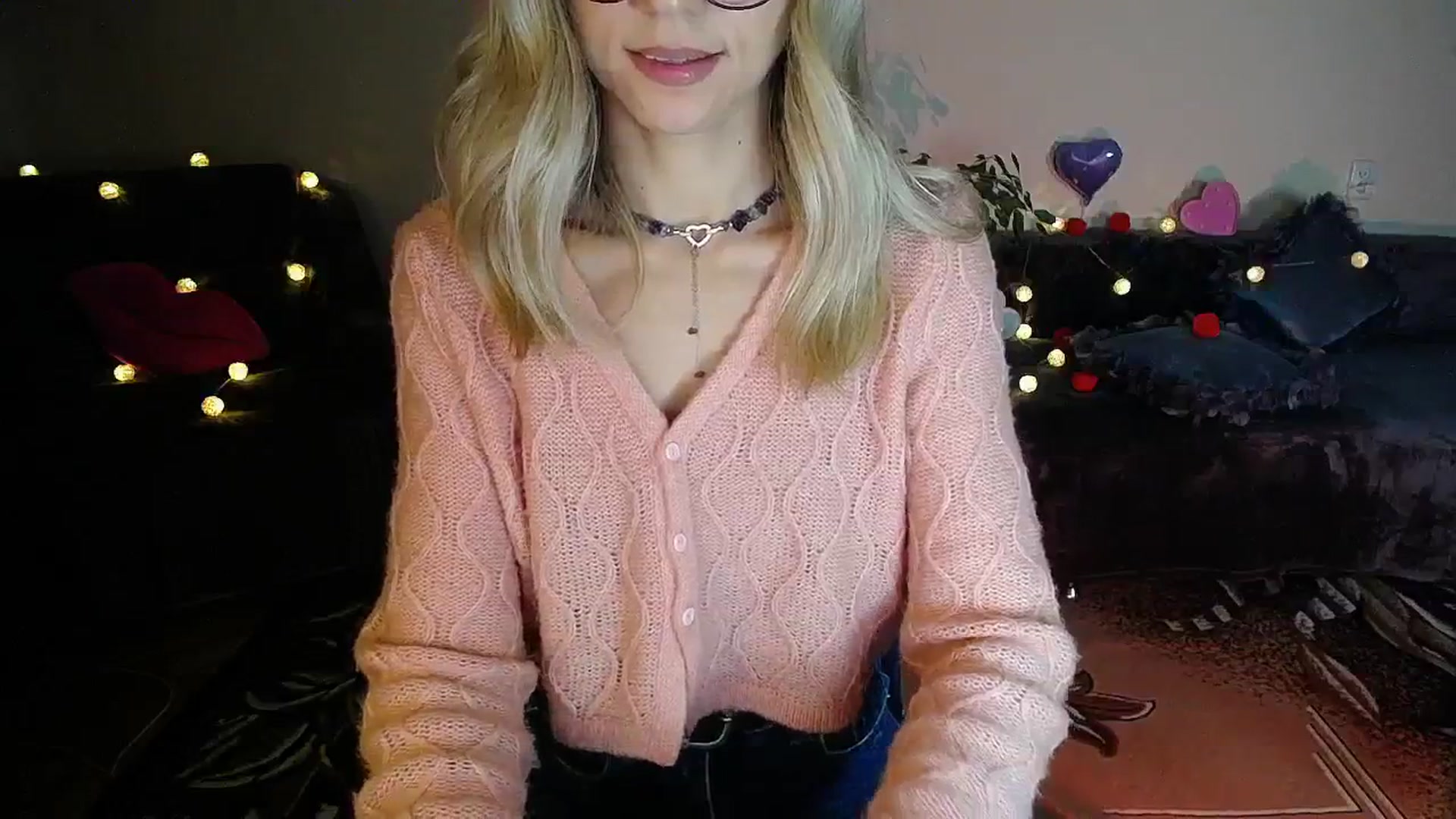 Gallery image thumbnail from Sunshine_alis's myfreecams stream on, 10/14/2025, 19:01 image 14 of 20