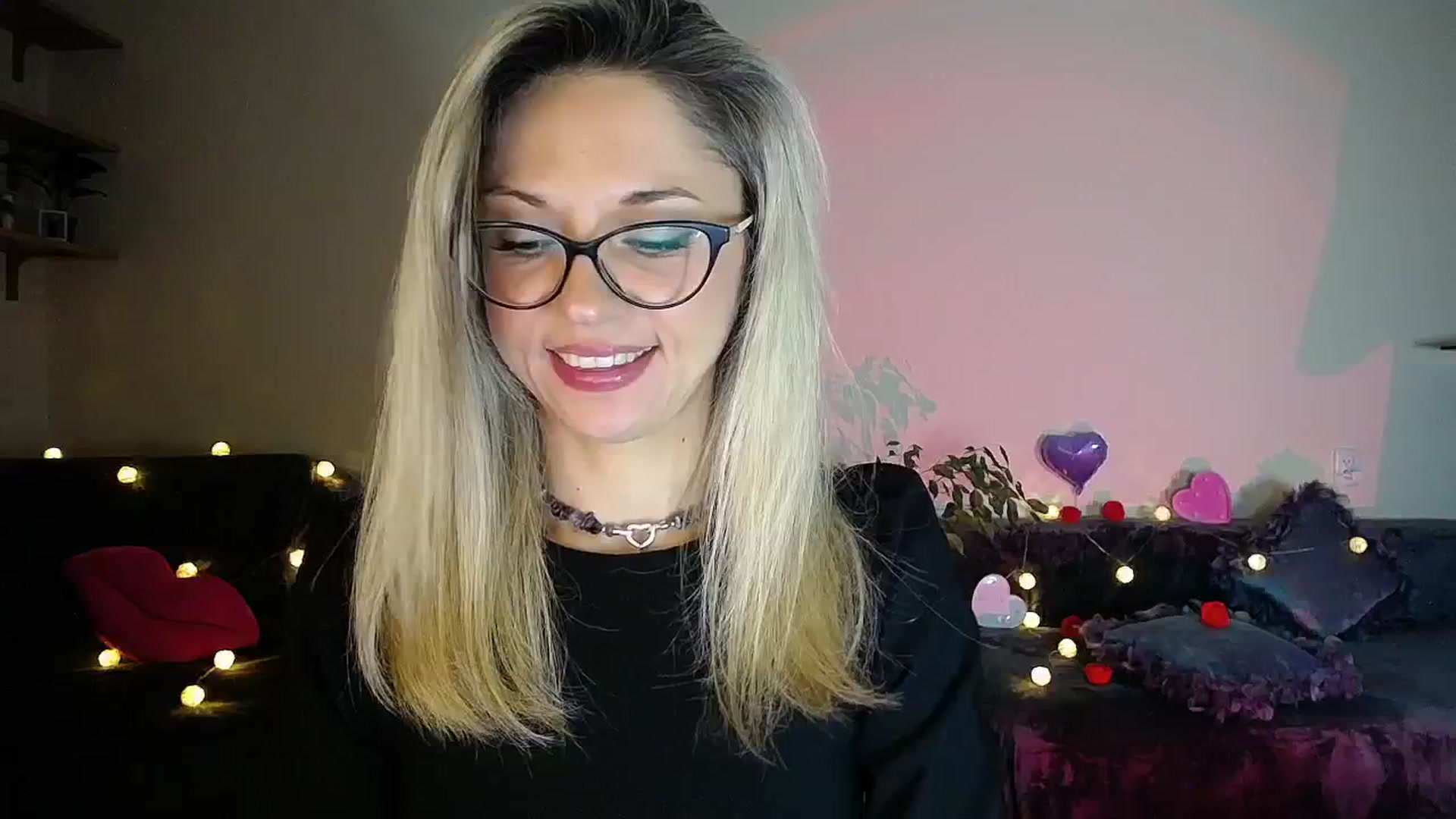 Gallery image thumbnail from Sunshine_alis's myfreecams stream on, 10/15/2025, 19:10 image 5 of 20