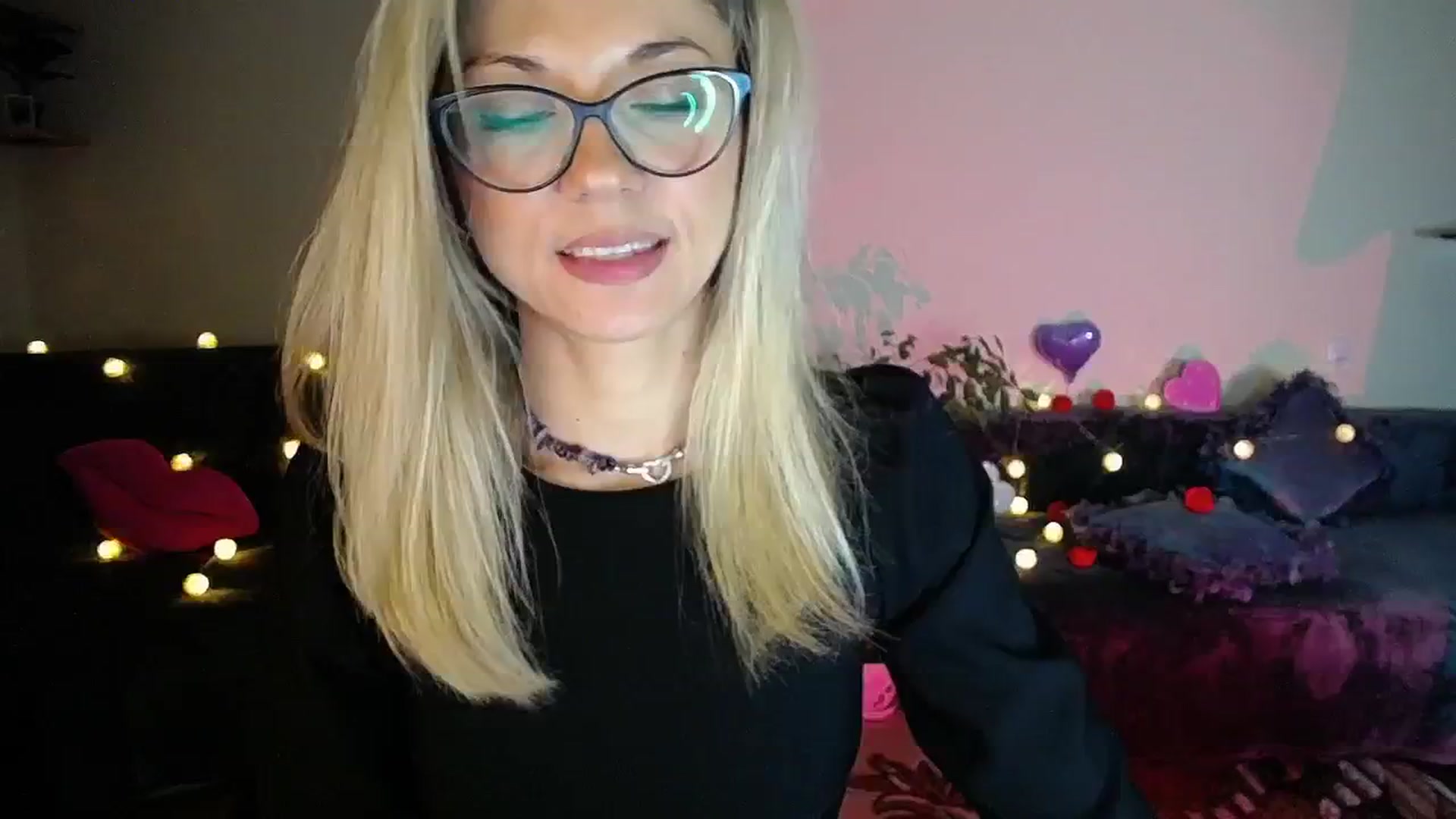 Gallery image thumbnail from Sunshine_alis's myfreecams stream on, 10/15/2025, 19:10 image 13 of 20