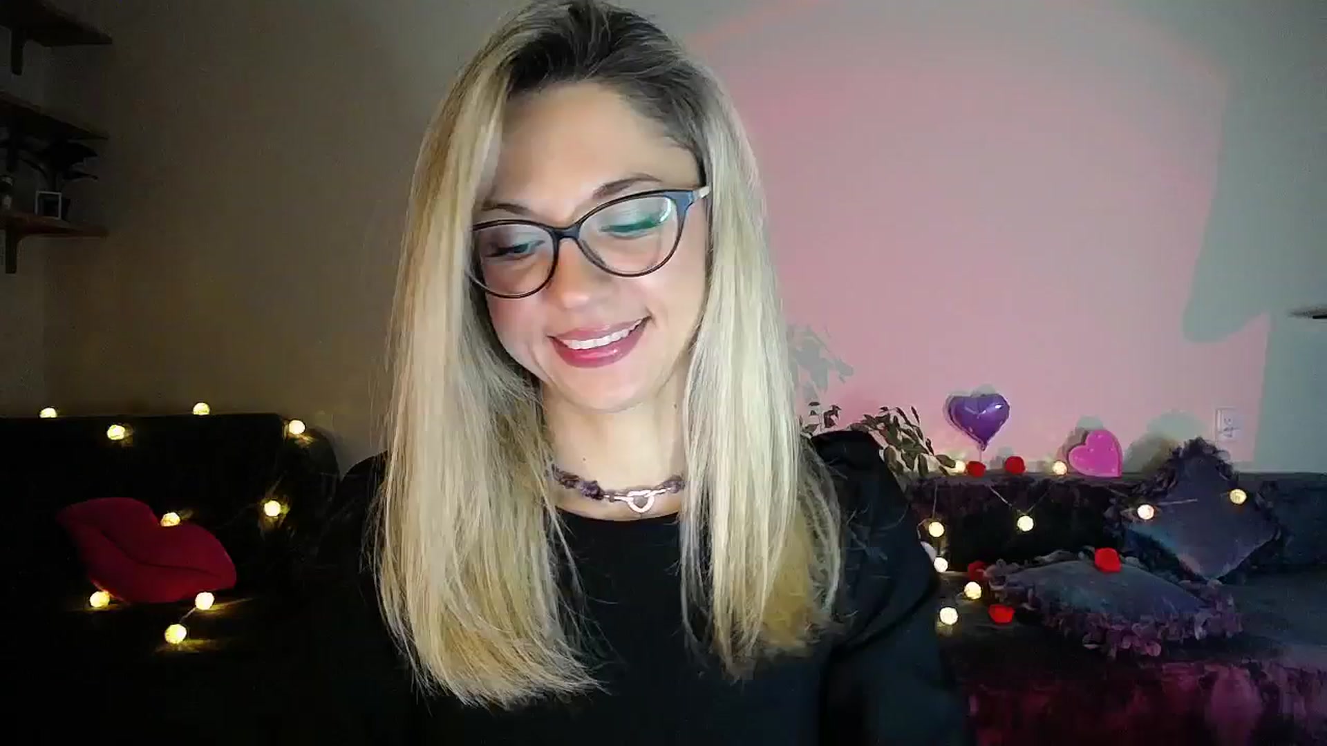 Gallery image thumbnail from Sunshine_alis's myfreecams stream on, 10/15/2025, 19:10 image 6 of 20