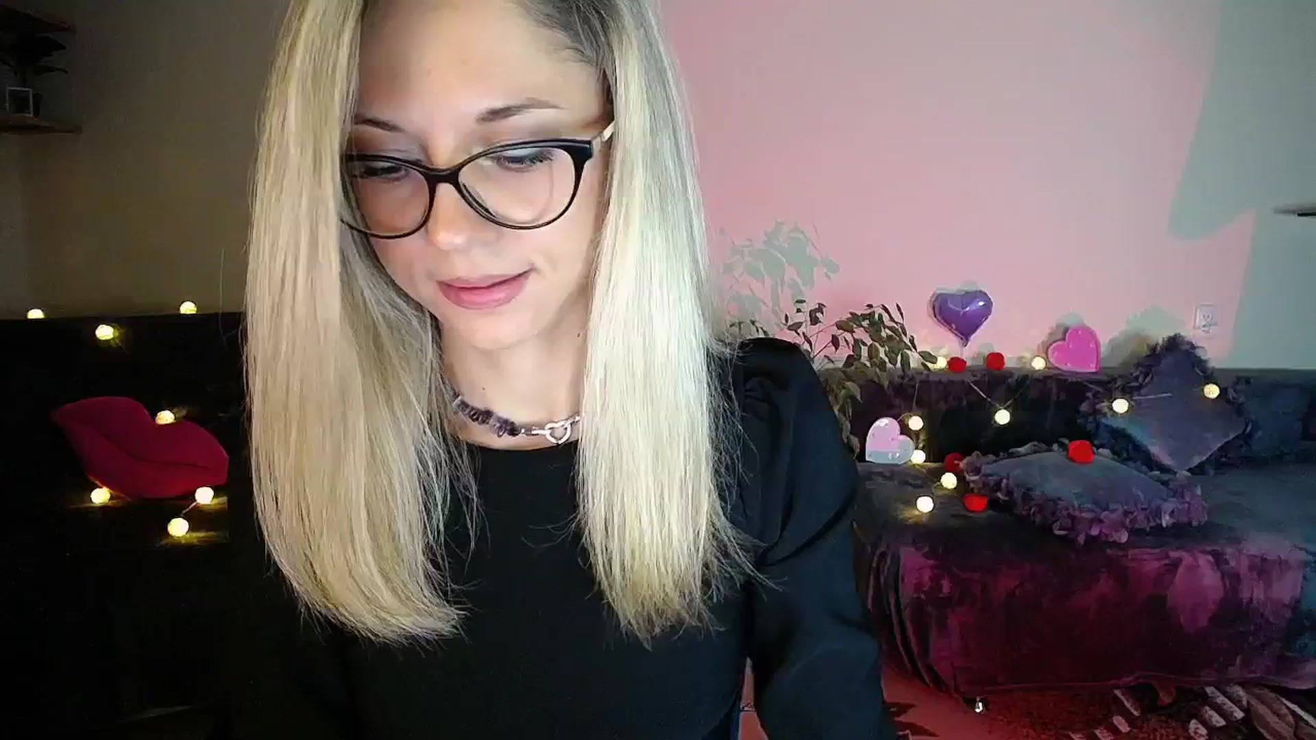 Gallery image thumbnail from Sunshine_alis's myfreecams stream on, 10/15/2025, 19:10 image 15 of 20