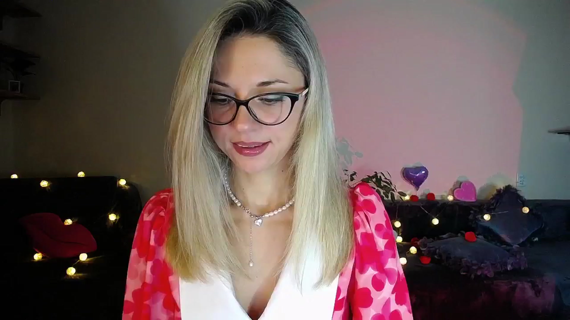 Gallery image thumbnail from Sunshine_alis's myfreecams stream on, 10/18/2025, 16:26 image 2 of 20