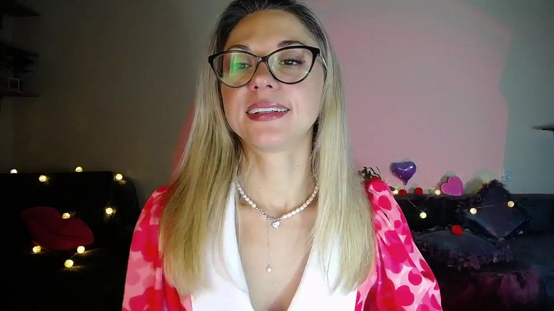 Gallery image thumbnail from Sunshine_alis's myfreecams stream on, 10/18/2025, 16:26 image 6 of 20