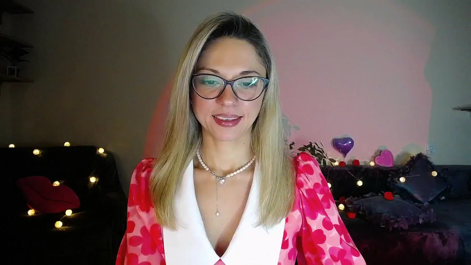 Gallery image thumbnail from Sunshine_alis's myfreecams stream on, 10/18/2025, 16:26 image 13 of 20
