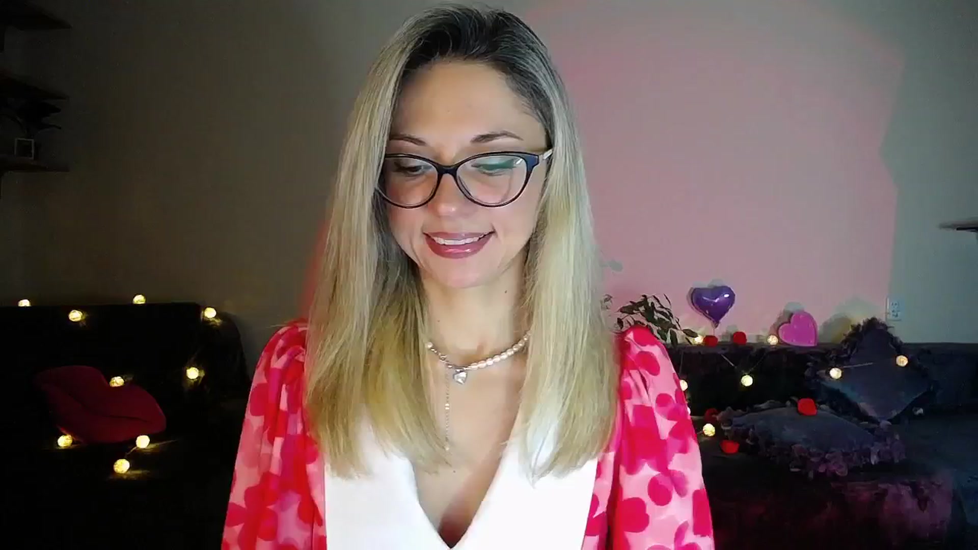 Gallery image thumbnail from Sunshine_alis's myfreecams stream on, 10/18/2025, 16:26 image 10 of 20