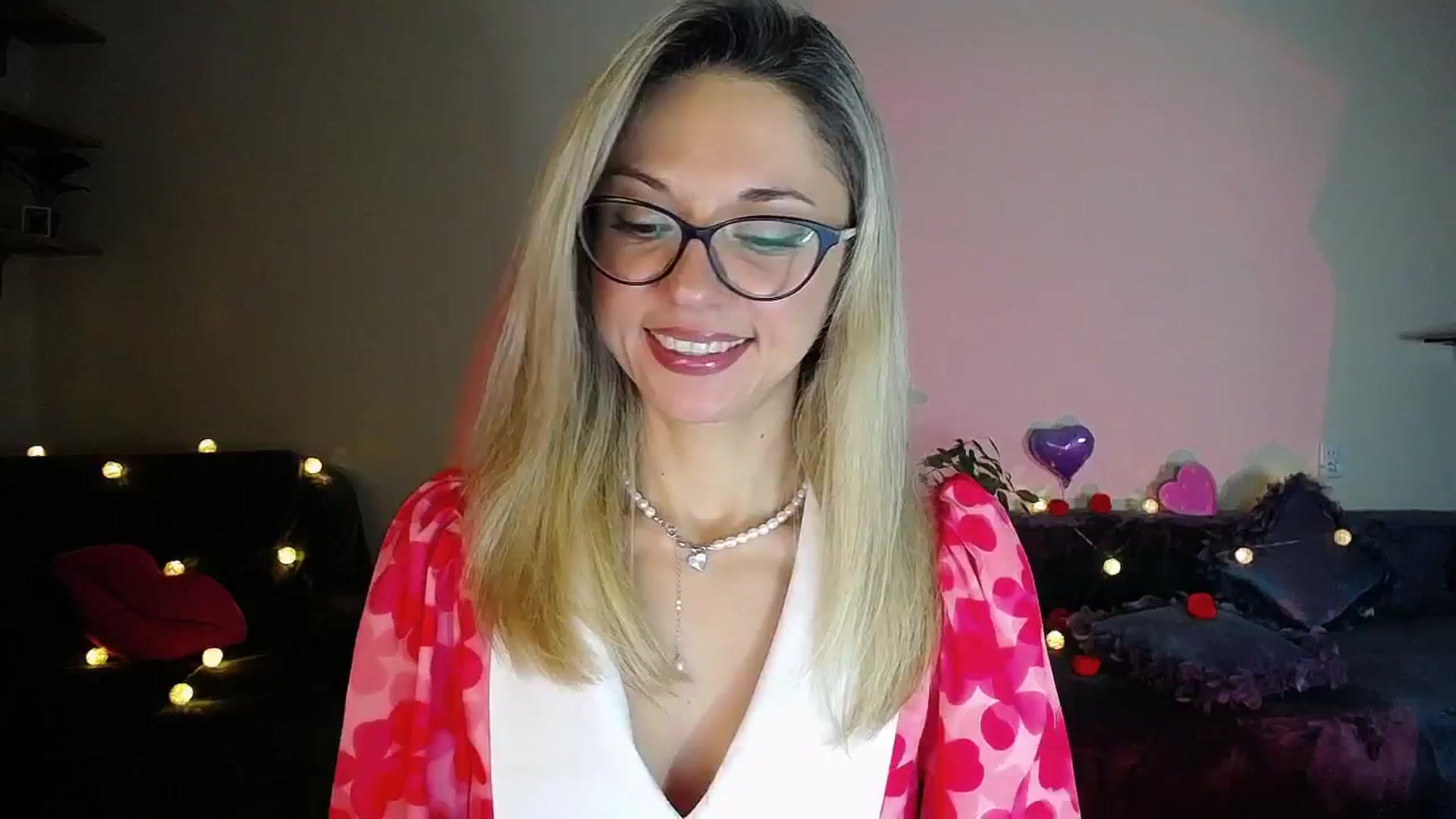 Gallery image thumbnail from Sunshine_alis's myfreecams stream on, 10/18/2025, 16:26 image 4 of 20