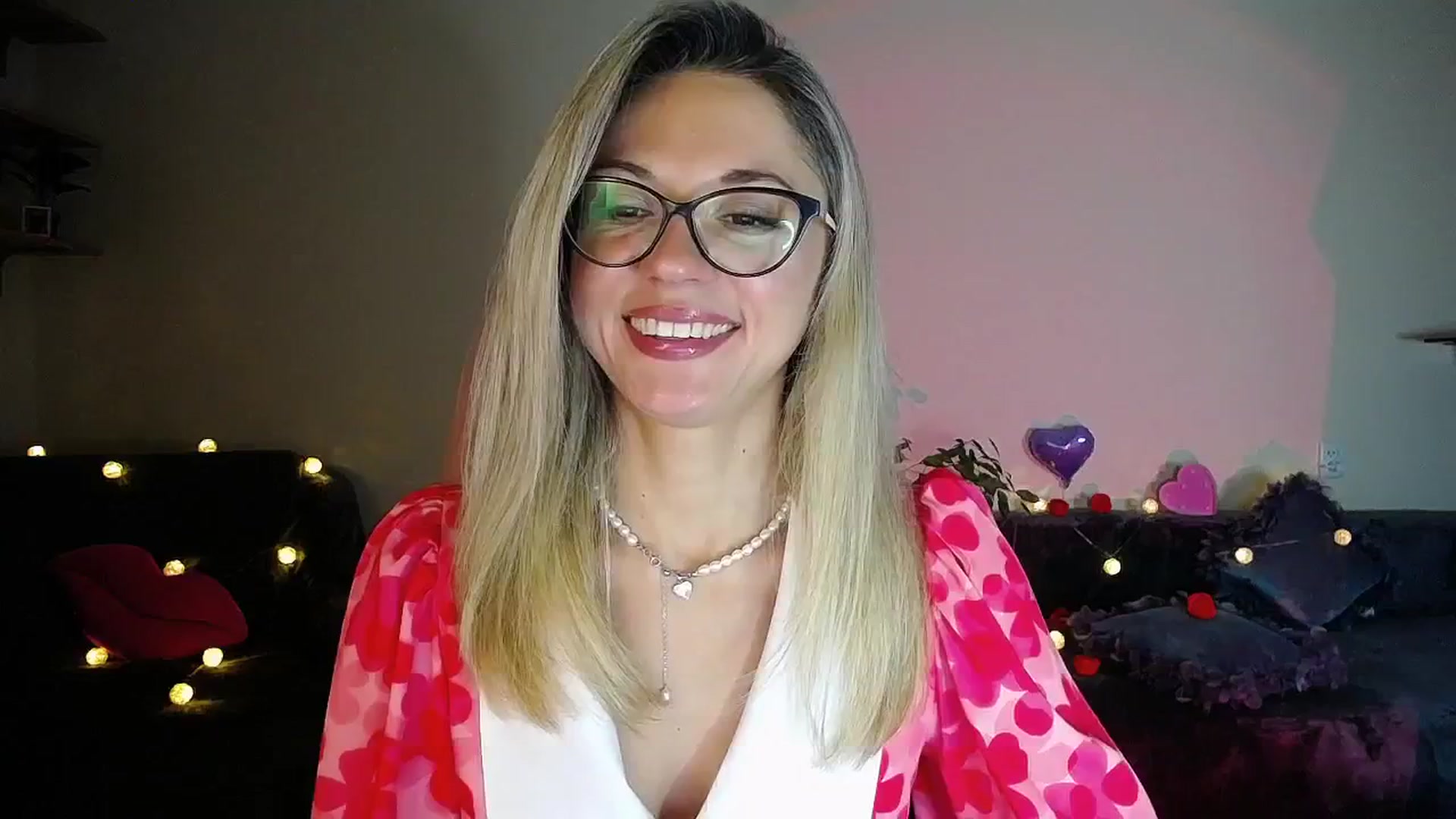 Gallery image thumbnail from Sunshine_alis's myfreecams stream on, 10/18/2025, 16:26 image 5 of 20