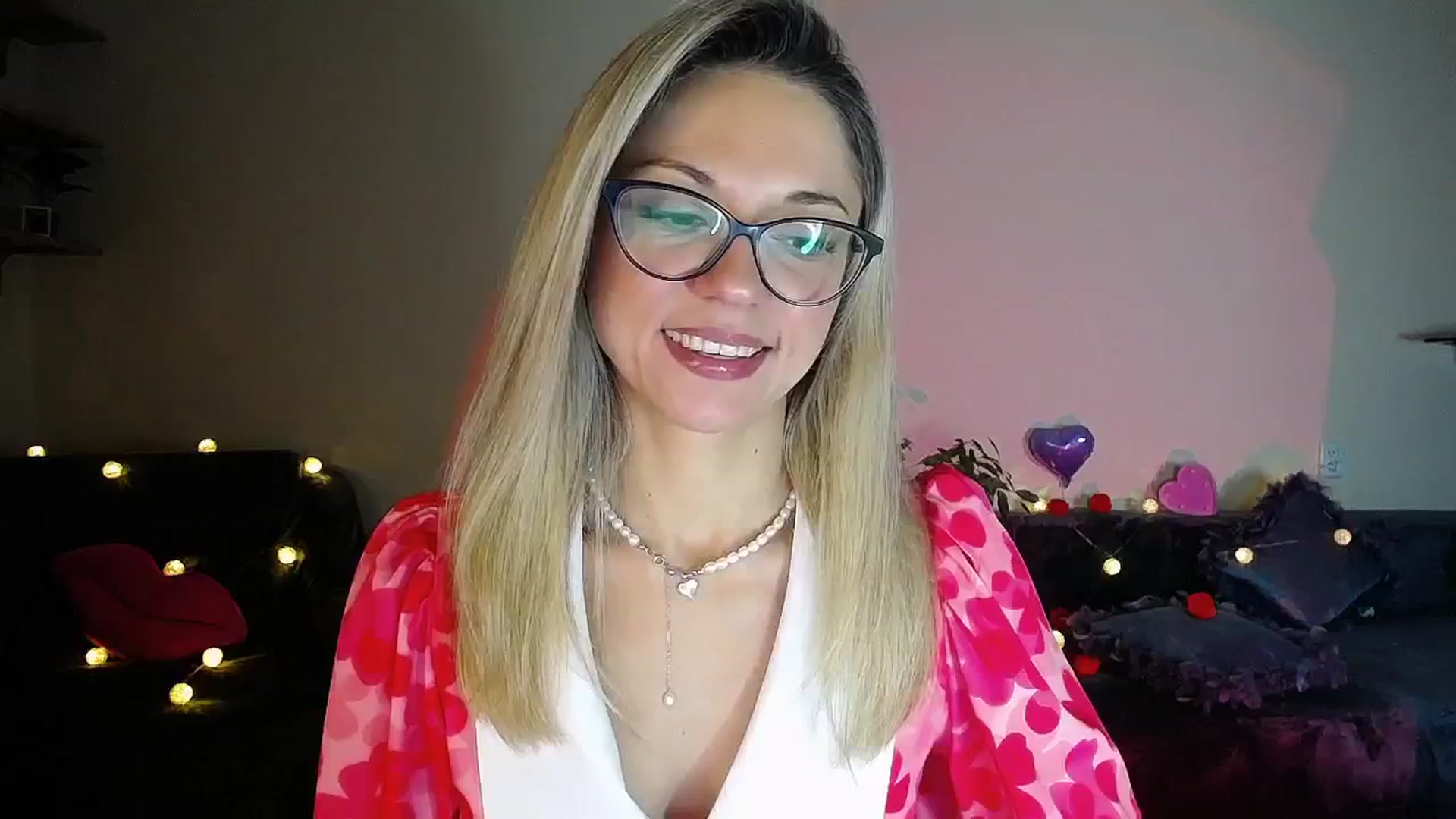Gallery image thumbnail from Sunshine_alis's myfreecams stream on, 10/18/2025, 16:26 image 7 of 20