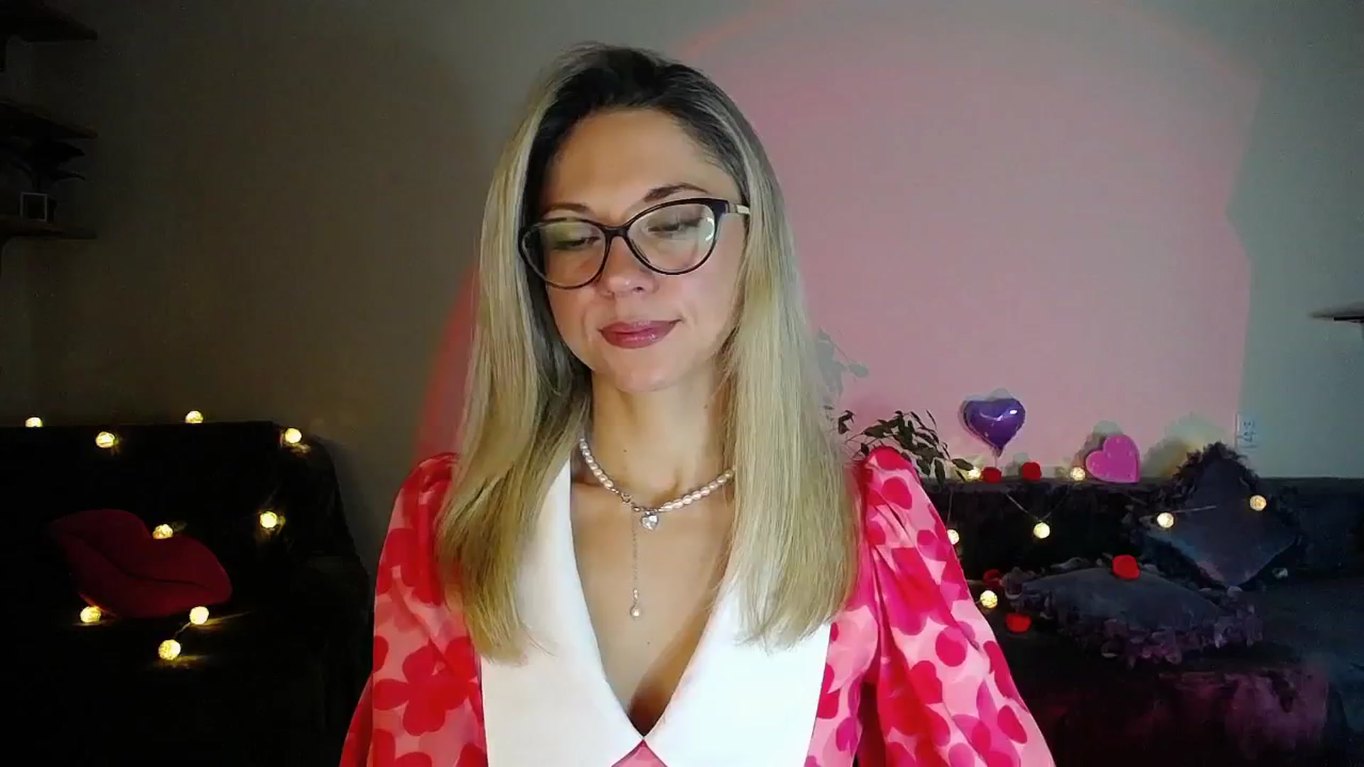Gallery image thumbnail from Sunshine_alis's myfreecams stream on, 10/18/2025, 16:26 image 14 of 20