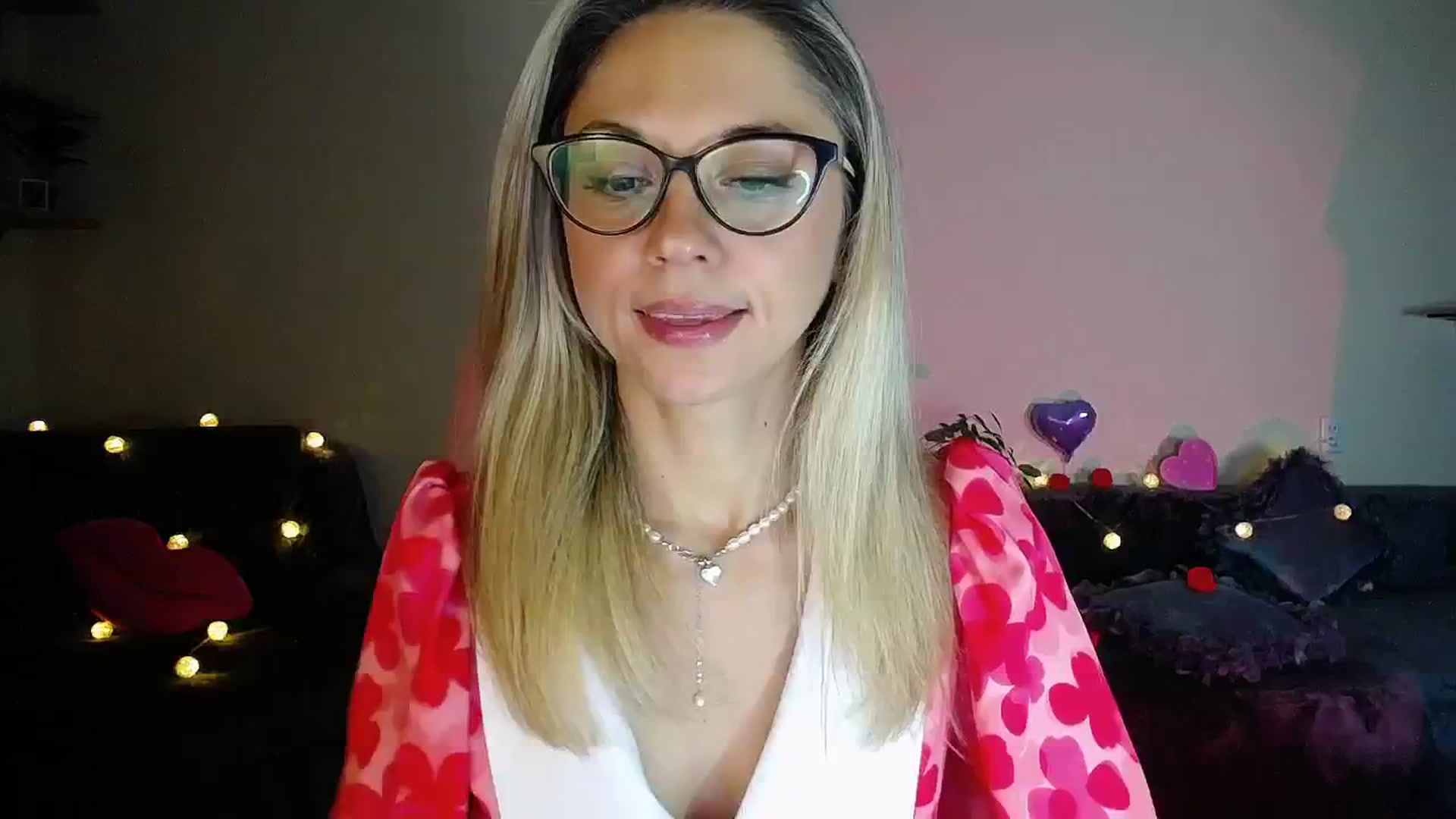 Gallery image thumbnail from Sunshine_alis's myfreecams stream on, 10/18/2025, 18:06 image 10 of 20