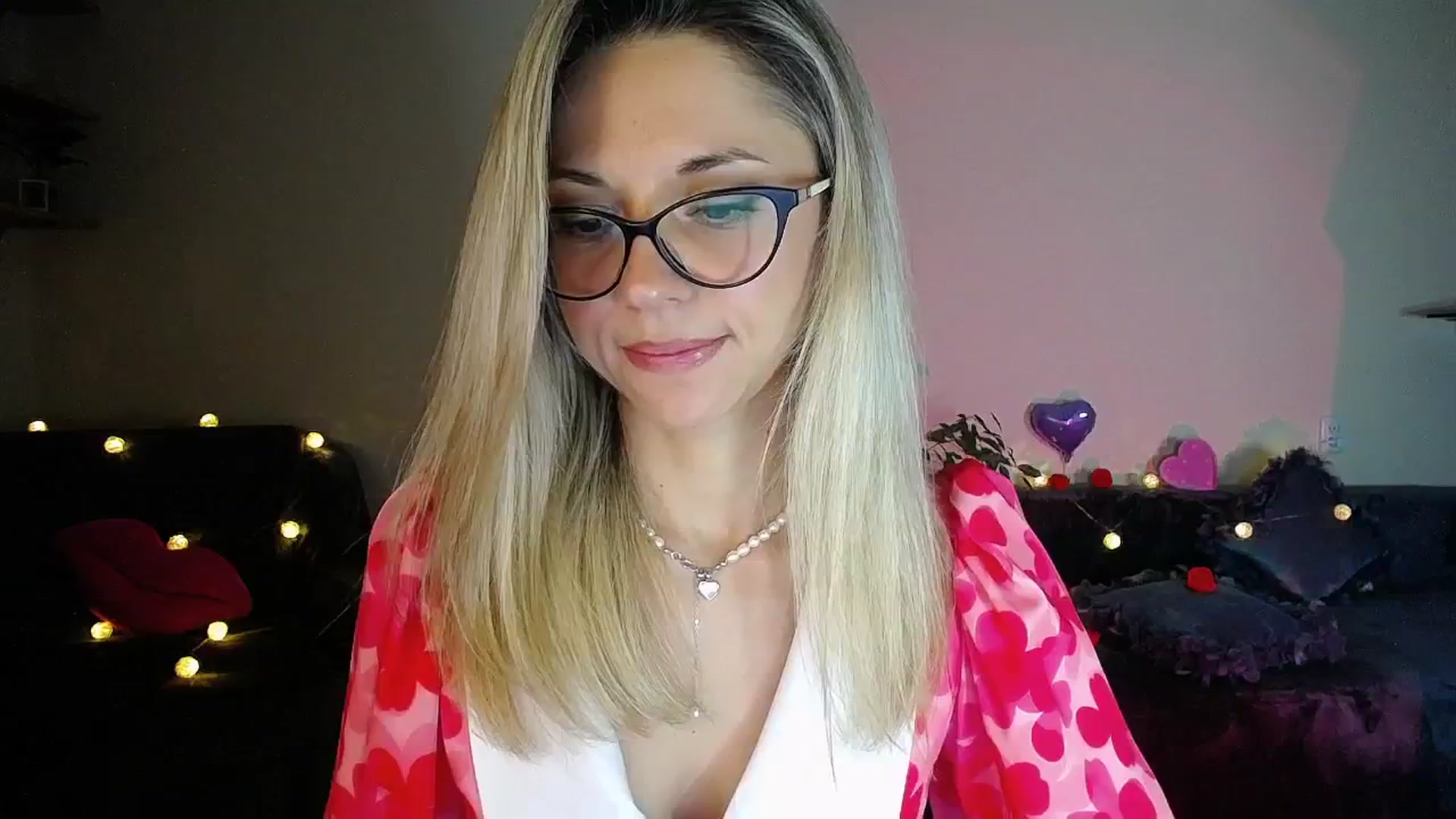 Gallery image thumbnail from Sunshine_alis's myfreecams stream on, 10/18/2025, 18:06 image 1 of 20