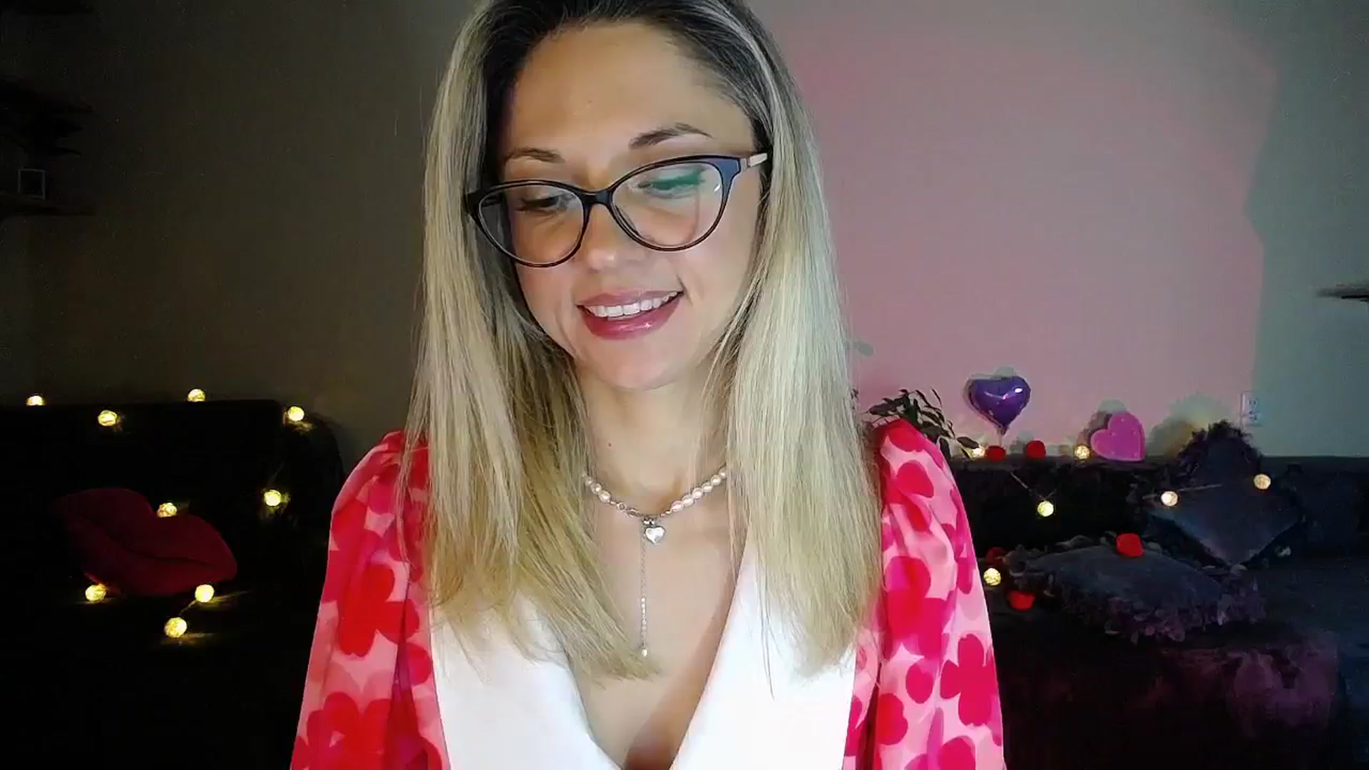 Gallery image thumbnail from Sunshine_alis's myfreecams stream on, 10/18/2025, 18:06 image 16 of 20