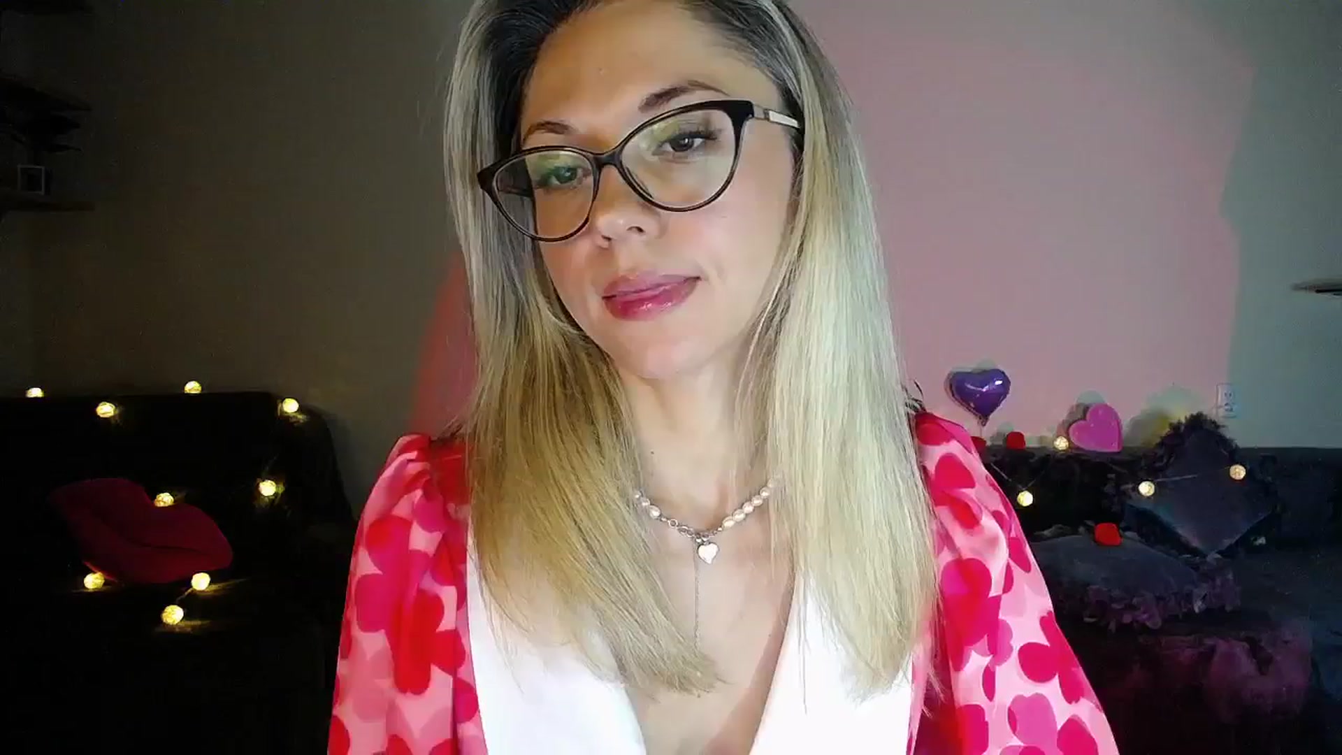 Gallery image thumbnail from Sunshine_alis's myfreecams stream on, 10/18/2025, 18:06 image 12 of 20