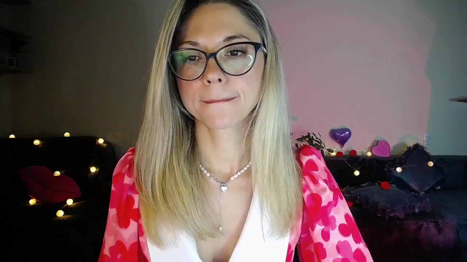 Gallery image thumbnail from Sunshine_alis's myfreecams stream on, 10/18/2025, 18:06 image 3 of 20