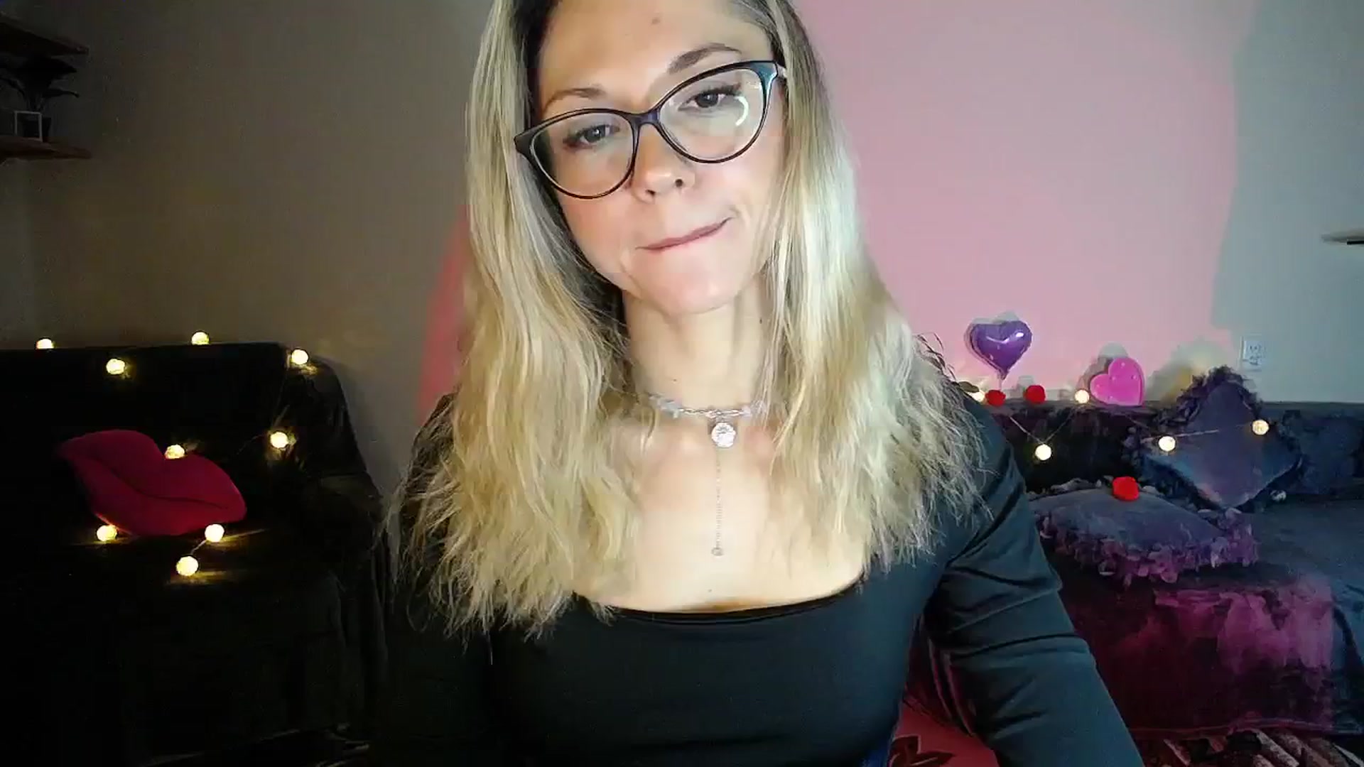 Gallery image thumbnail from Sunshine_alis's myfreecams stream on, 10/21/2025, 18:57 image 6 of 20