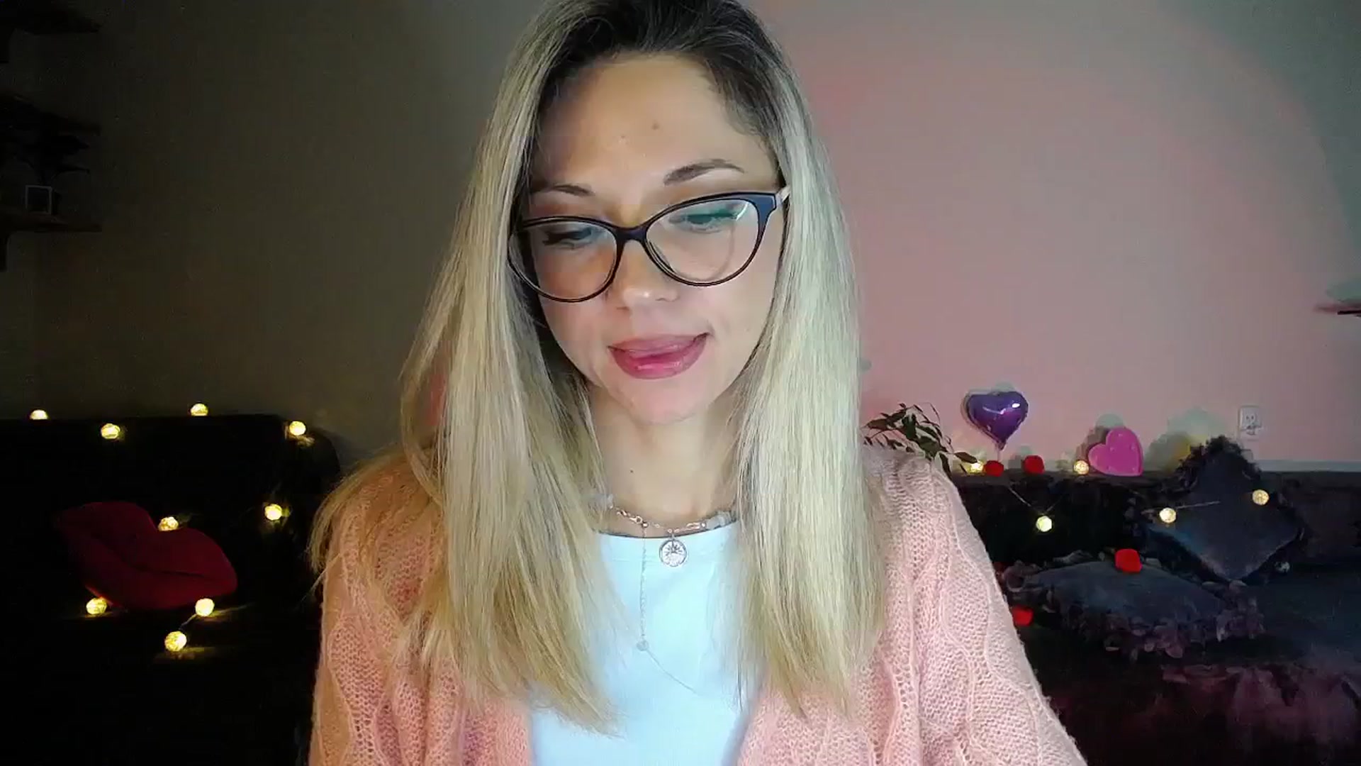 Gallery image thumbnail from Sunshine_alis's myfreecams stream on, 10/22/2025, 18:51 image 10 of 20