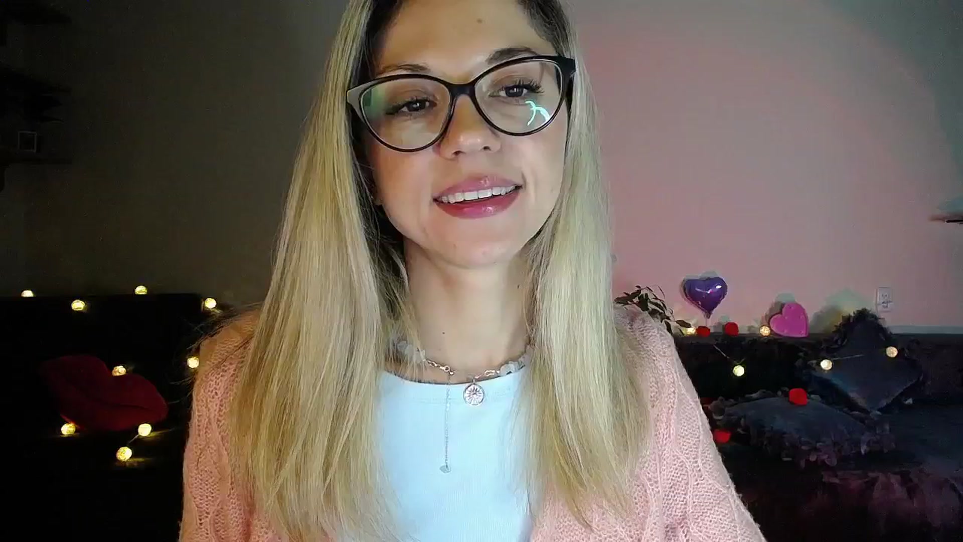 Gallery image thumbnail from Sunshine_alis's myfreecams stream on, 10/22/2025, 18:51 image 15 of 20