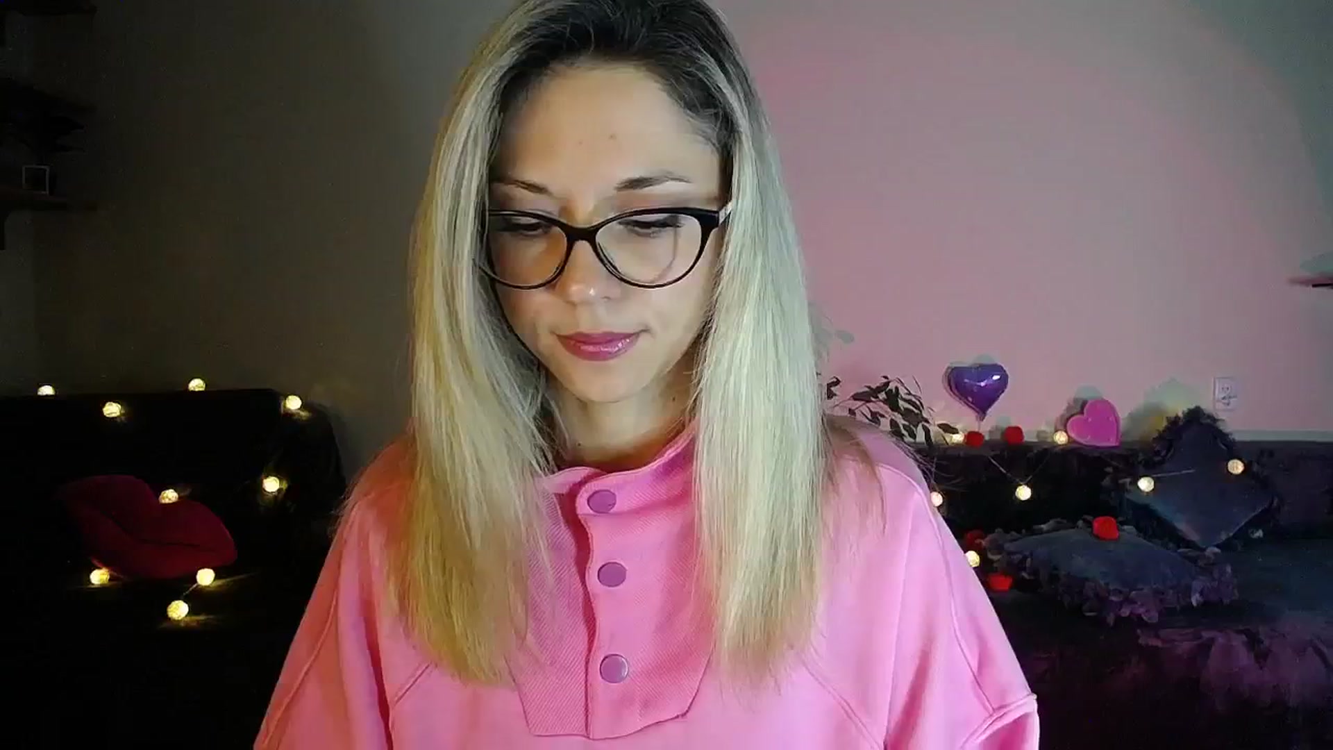 Gallery image thumbnail from Sunshine_alis's myfreecams stream on, 10/24/2025, 19:46 image 6 of 20