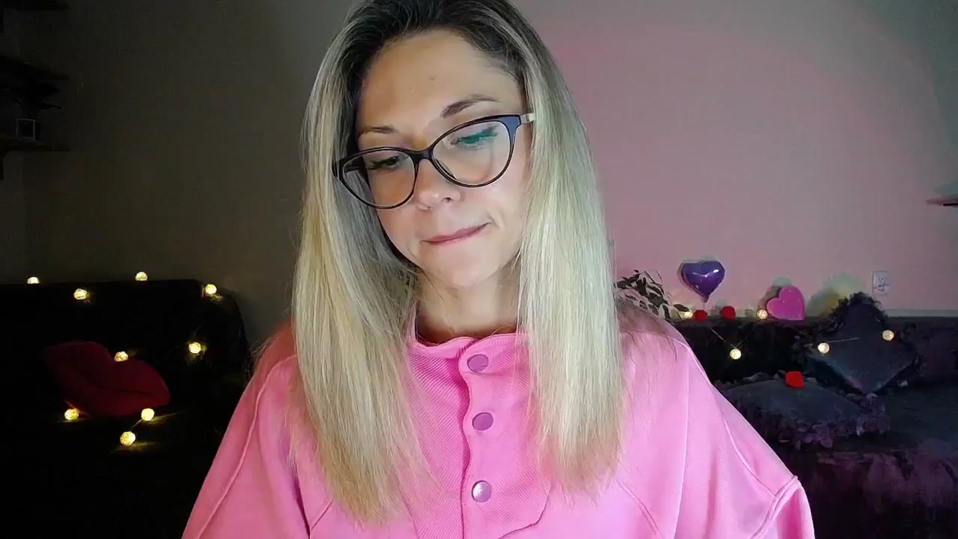 Gallery image thumbnail from Sunshine_alis's myfreecams stream on, 10/24/2025, 19:46 image 10 of 20