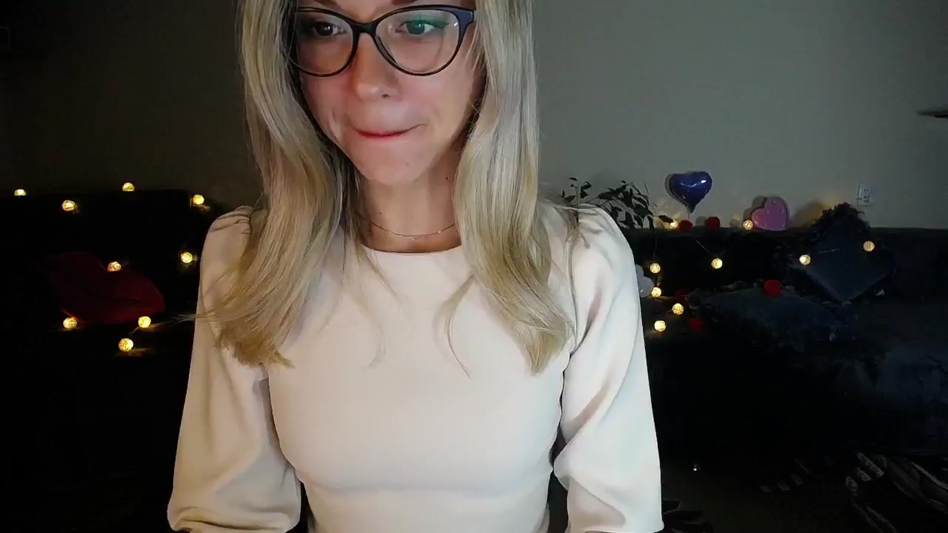 Gallery image thumbnail from Sunshine_alis's myfreecams stream on, 10/27/2025, 21:19 image 4 of 20