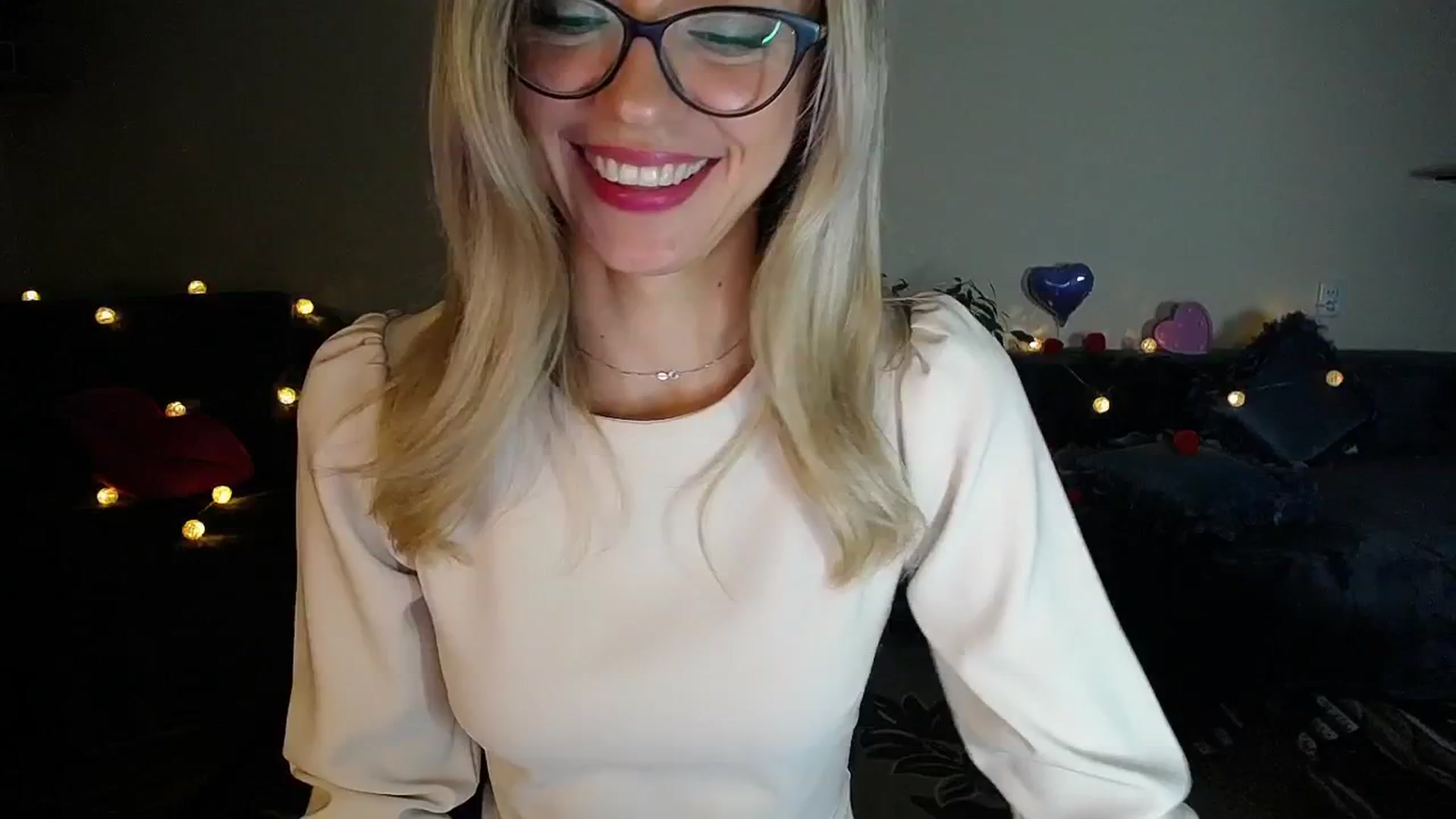 Gallery image thumbnail from Sunshine_alis's myfreecams stream on, 10/27/2025, 21:19 image 1 of 20
