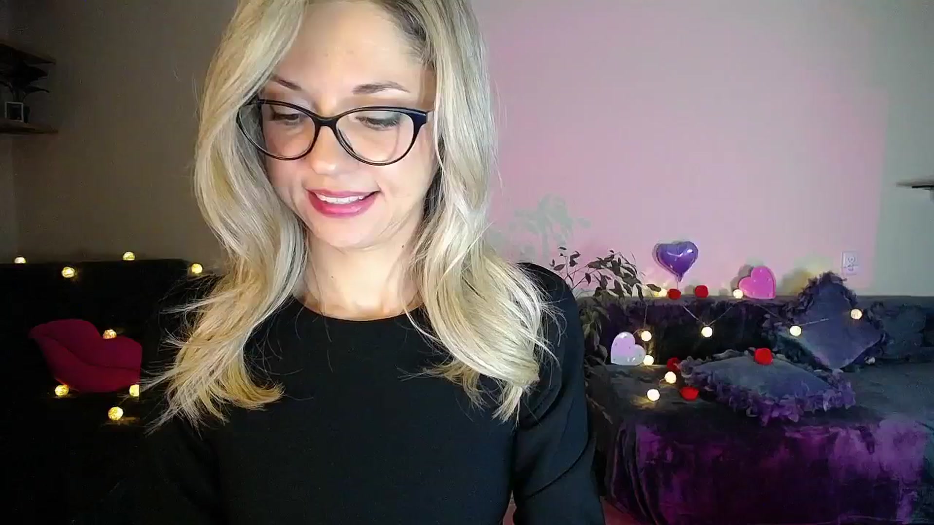 Gallery image thumbnail from Sunshine_alis's myfreecams stream on, 10/28/2025, 20:04 image 17 of 20
