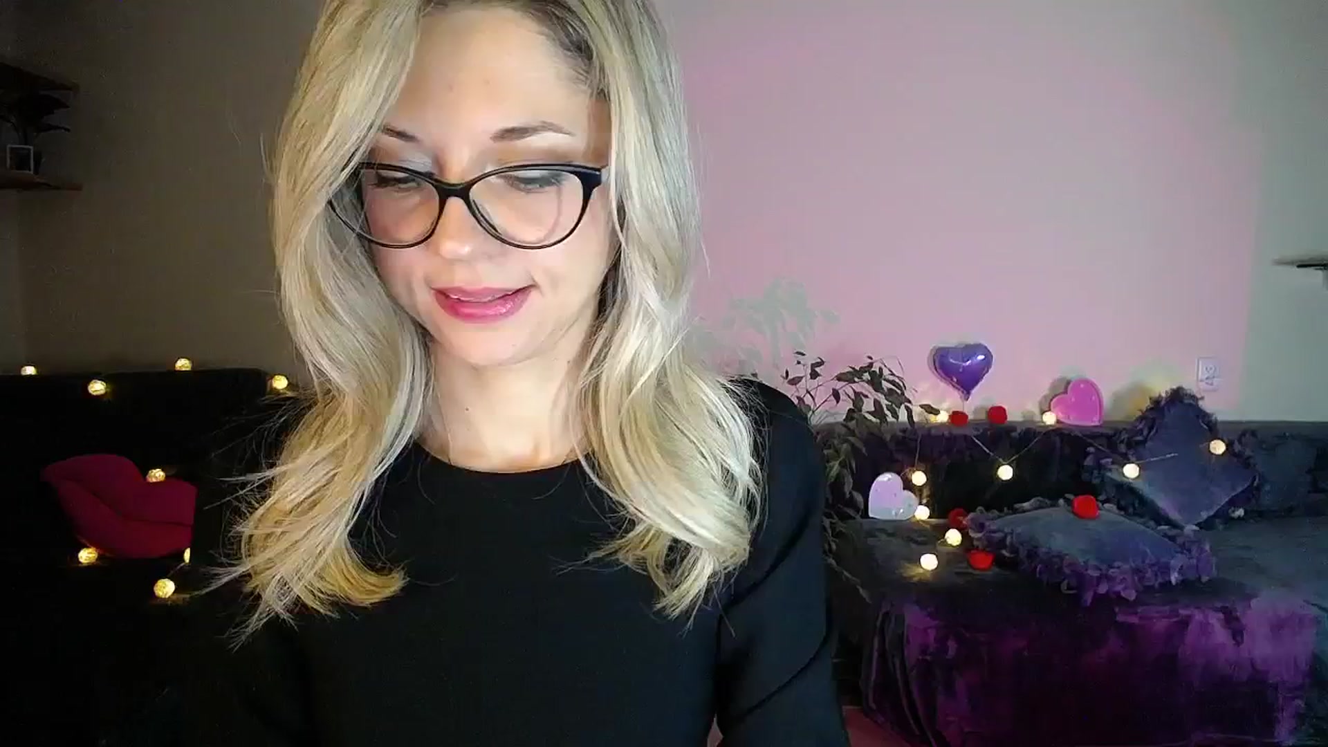 Gallery image thumbnail from Sunshine_alis's myfreecams stream on, 10/28/2025, 20:04 image 19 of 20