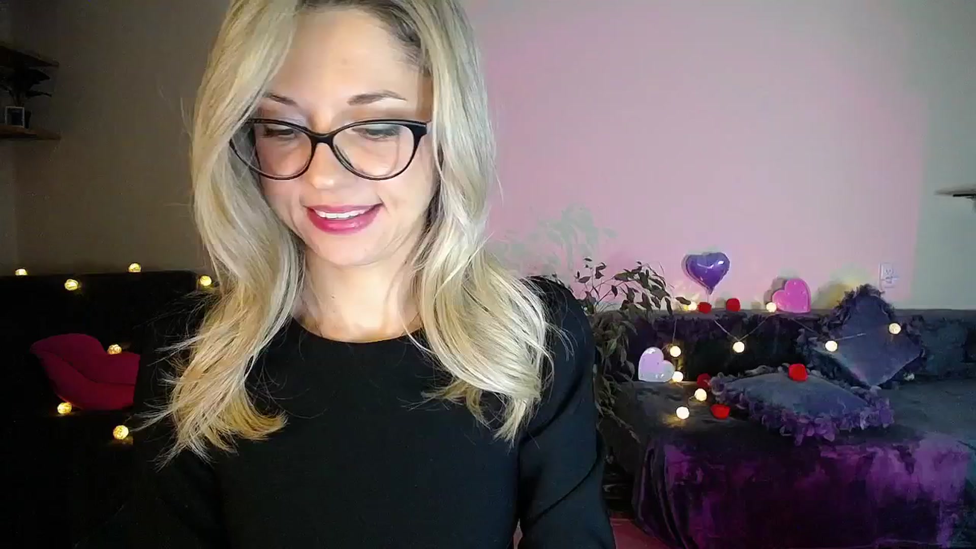 Gallery image thumbnail from Sunshine_alis's myfreecams stream on, 10/28/2025, 20:04 image 18 of 20