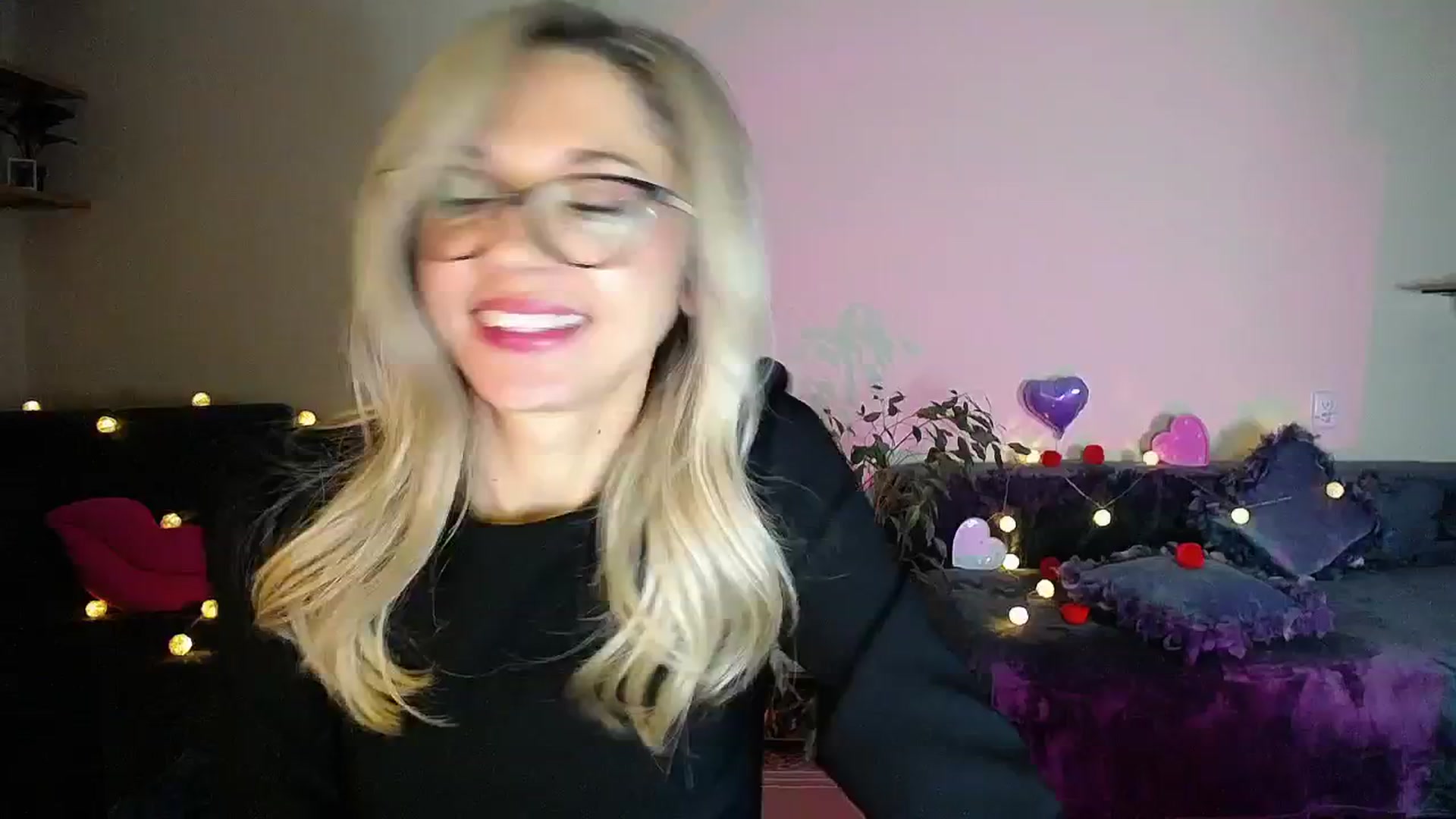 Gallery image thumbnail from Sunshine_alis's myfreecams stream on, 10/28/2025, 20:04 image 12 of 20