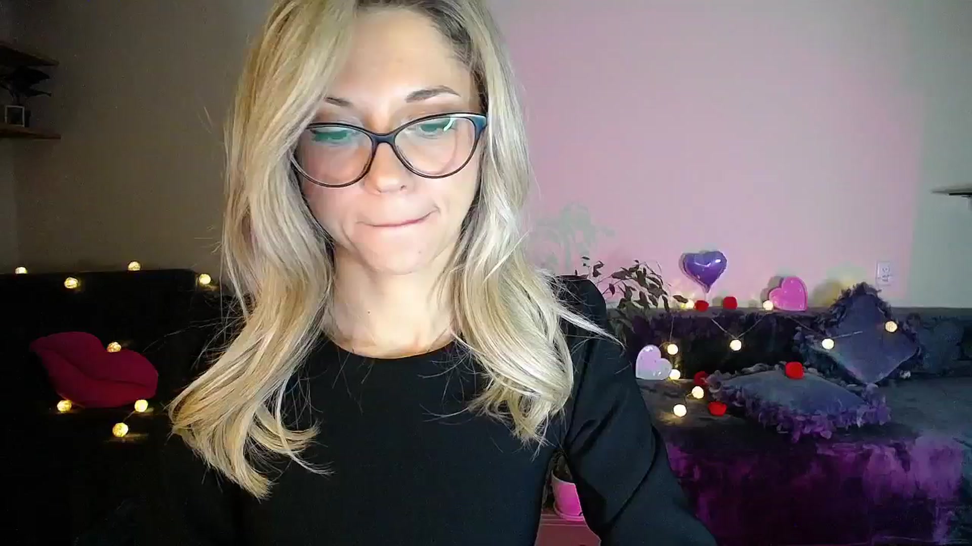 Gallery image thumbnail from Sunshine_alis's myfreecams stream on, 10/28/2025, 20:04 image 2 of 20