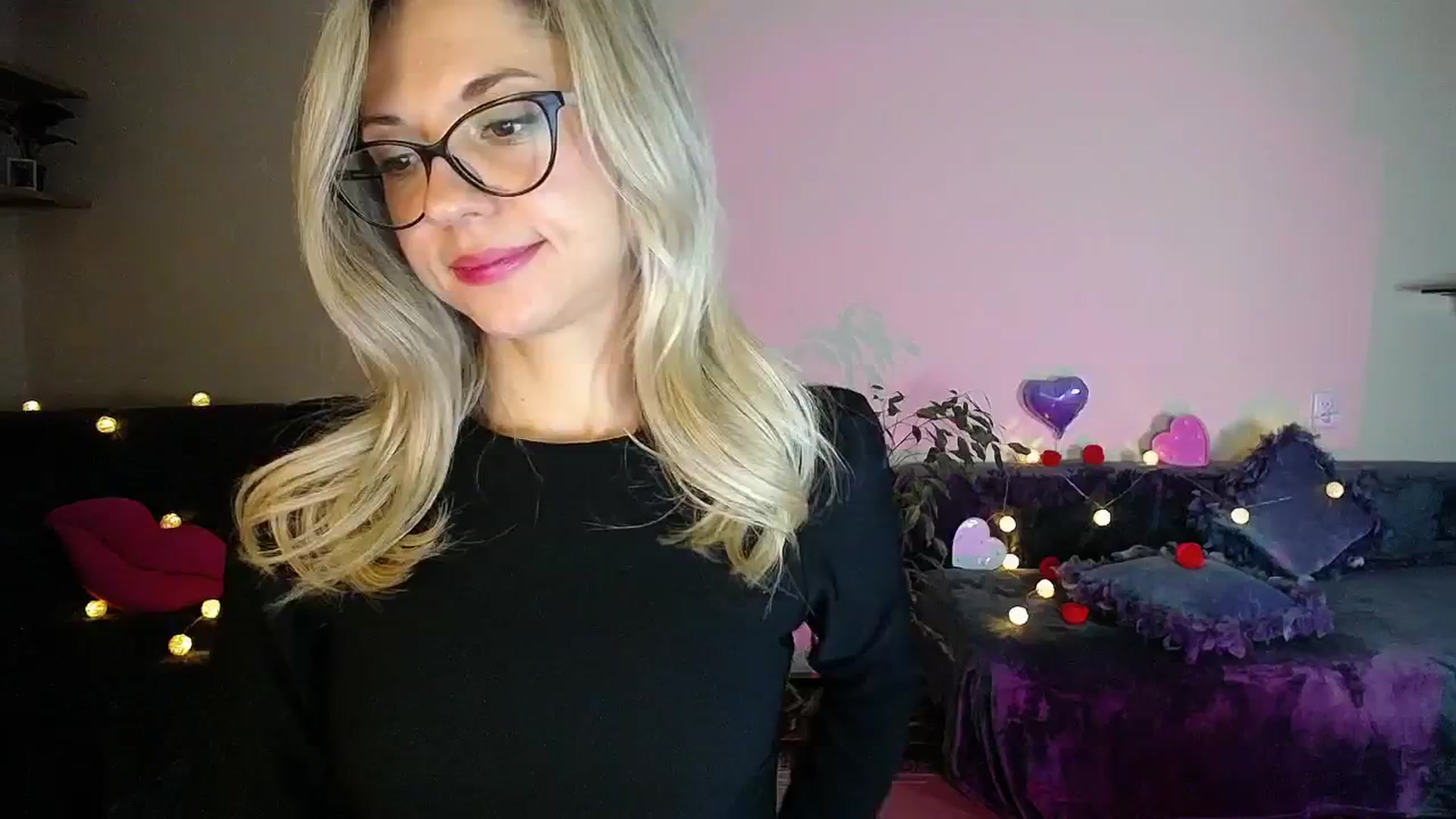 Gallery image thumbnail from Sunshine_alis's myfreecams stream on, 10/28/2025, 20:04 image 15 of 20
