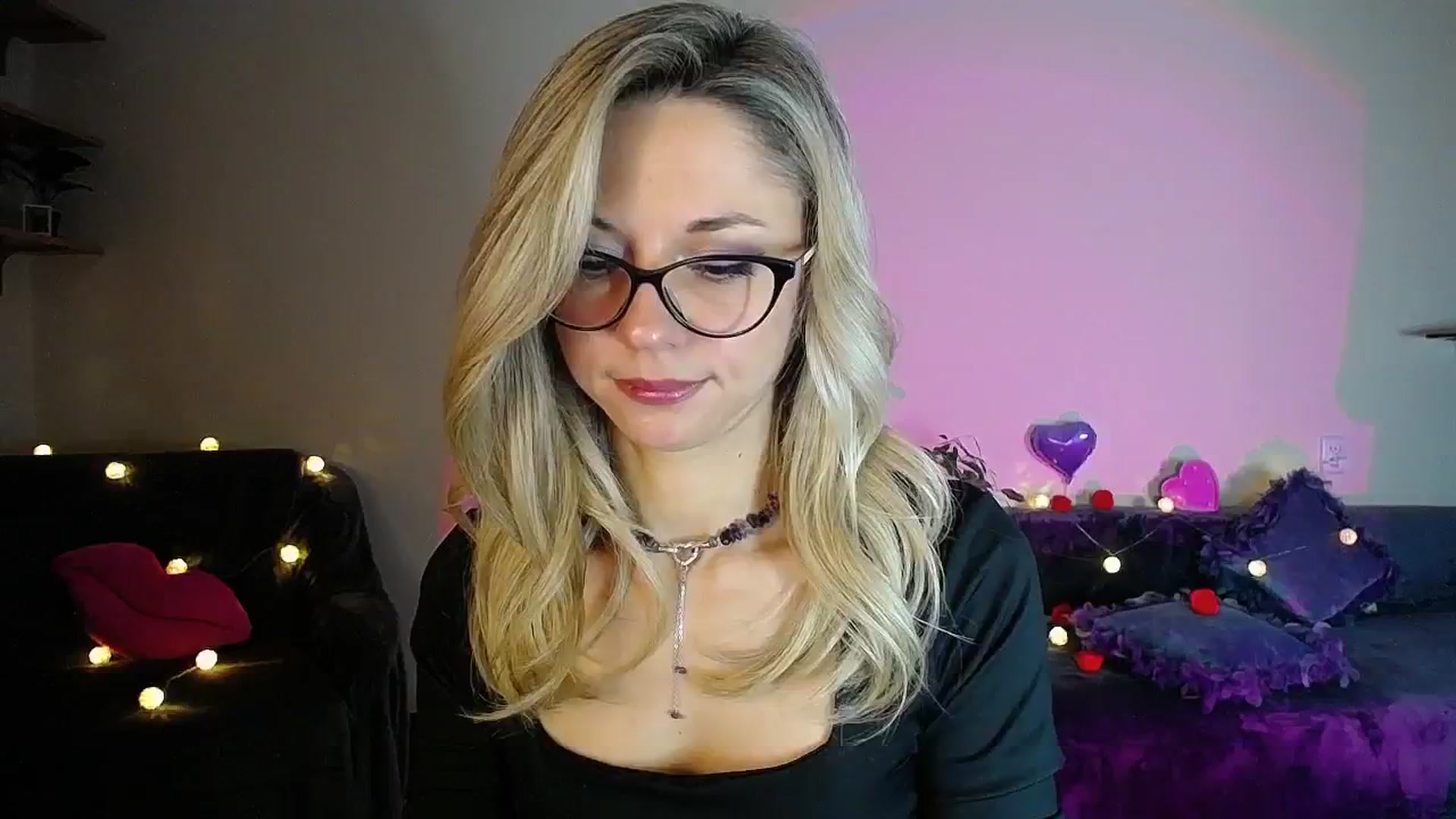 Gallery image thumbnail from Sunshine_alis's myfreecams stream on, 10/31/2025, 18:04 image 4 of 20