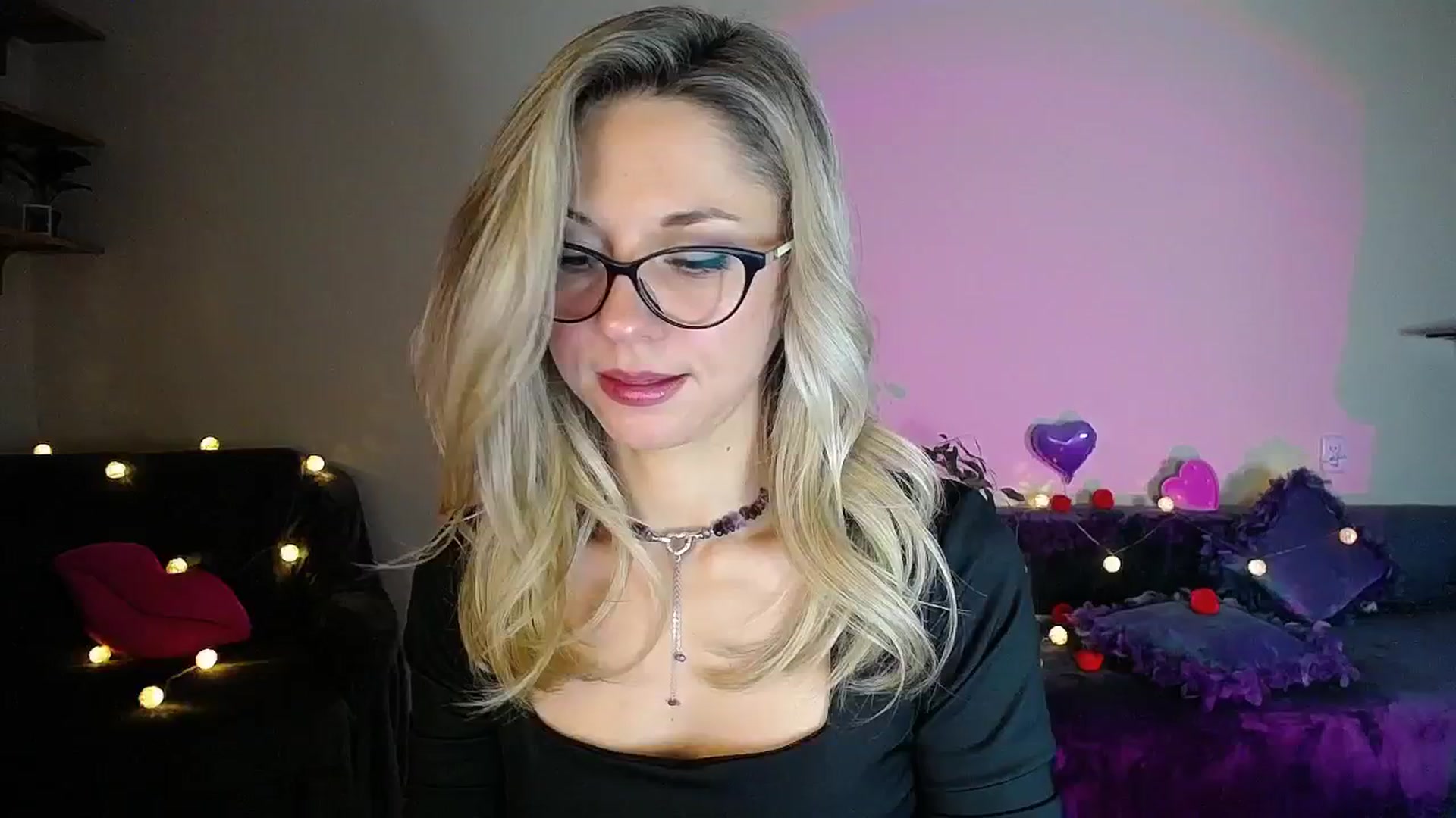 Gallery image thumbnail from Sunshine_alis's myfreecams stream on, 10/31/2025, 18:04 image 5 of 20