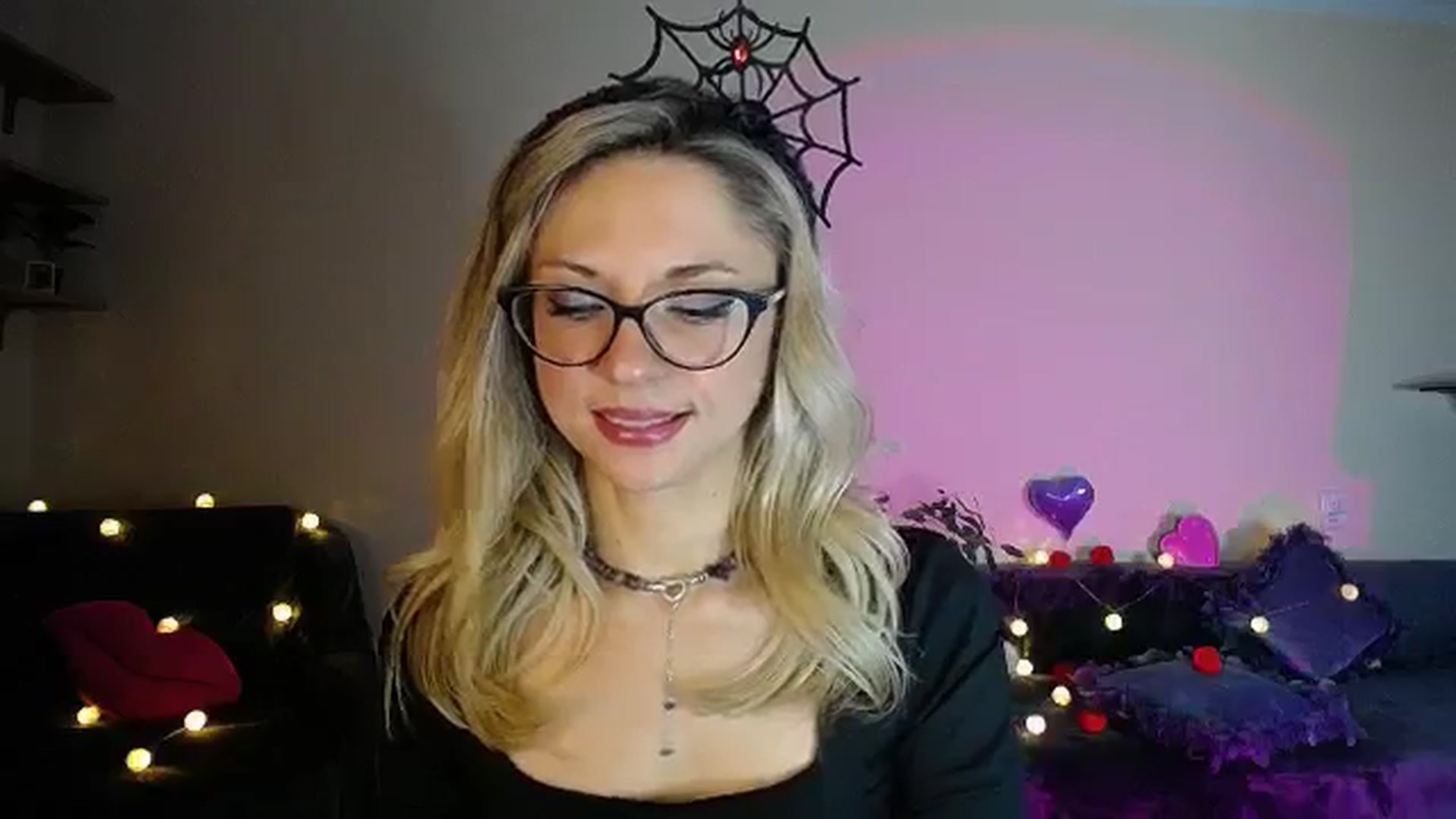 Gallery image thumbnail from Sunshine_alis's myfreecams stream on, 10/31/2025, 18:04 image 15 of 20