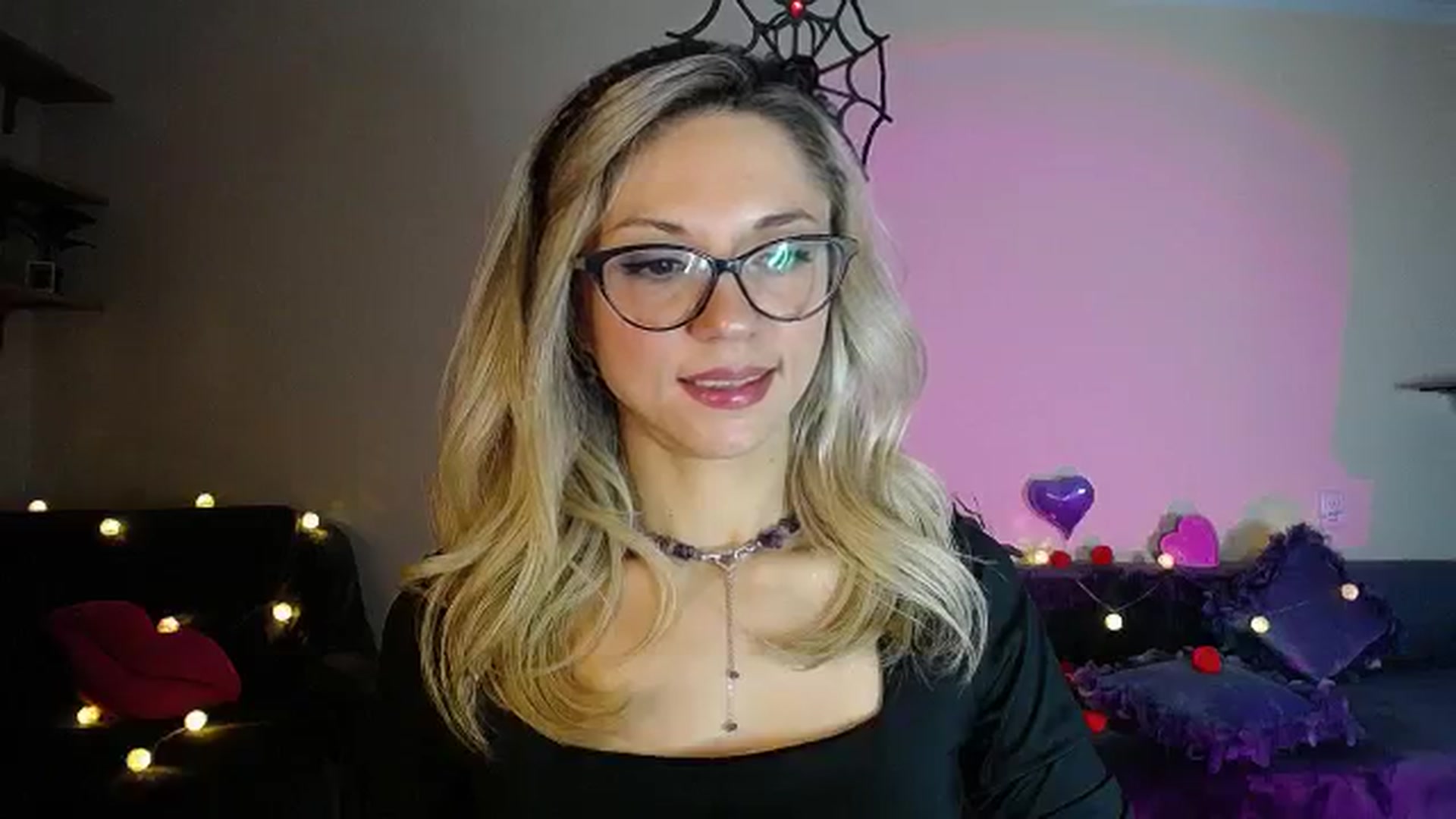 Gallery image thumbnail from Sunshine_alis's myfreecams stream on, 10/31/2025, 18:04 image 12 of 20