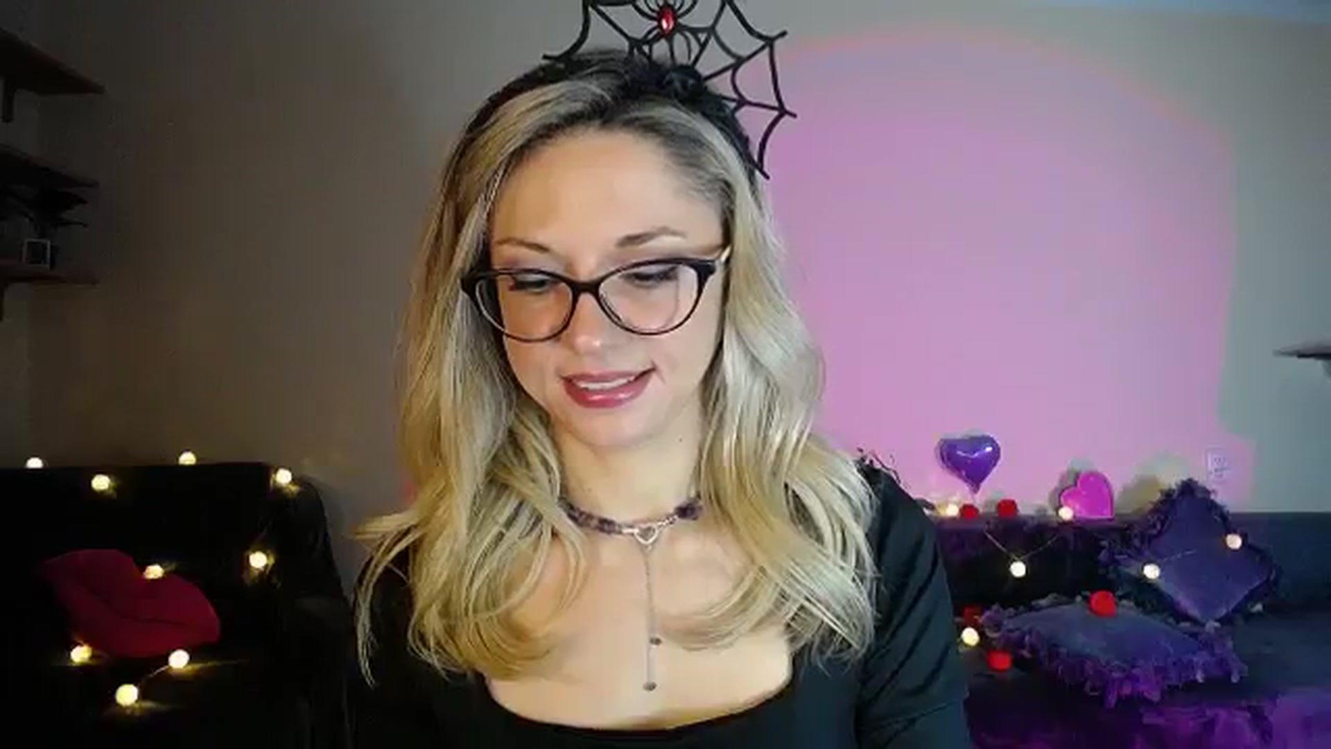 Gallery image thumbnail from Sunshine_alis's myfreecams stream on, 10/31/2025, 18:04 image 13 of 20